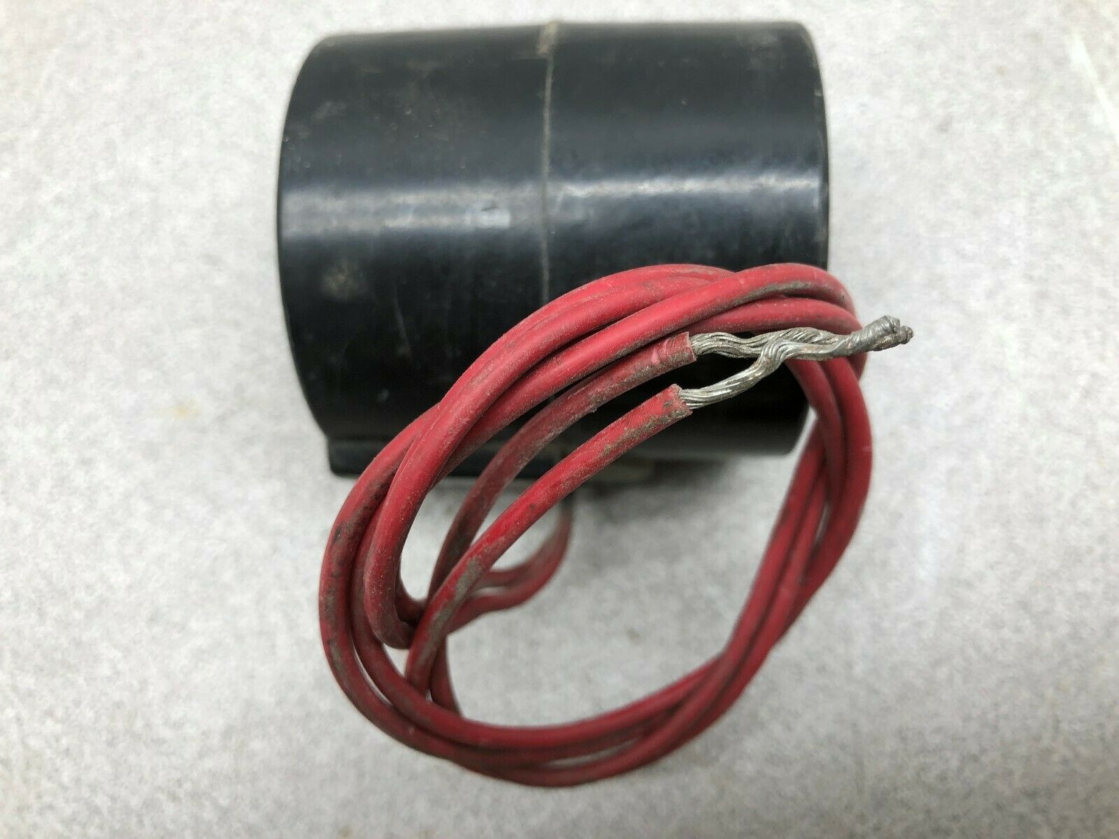 USED PARKER 240 VAC SOLENOID COIL 201402