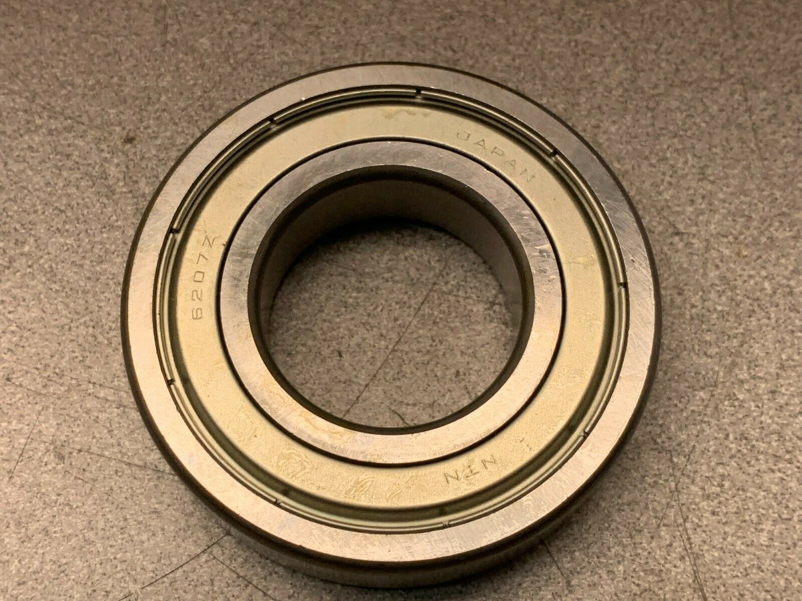 NEW IN BOX NTN BALL BEARING 6207ZZ/2A