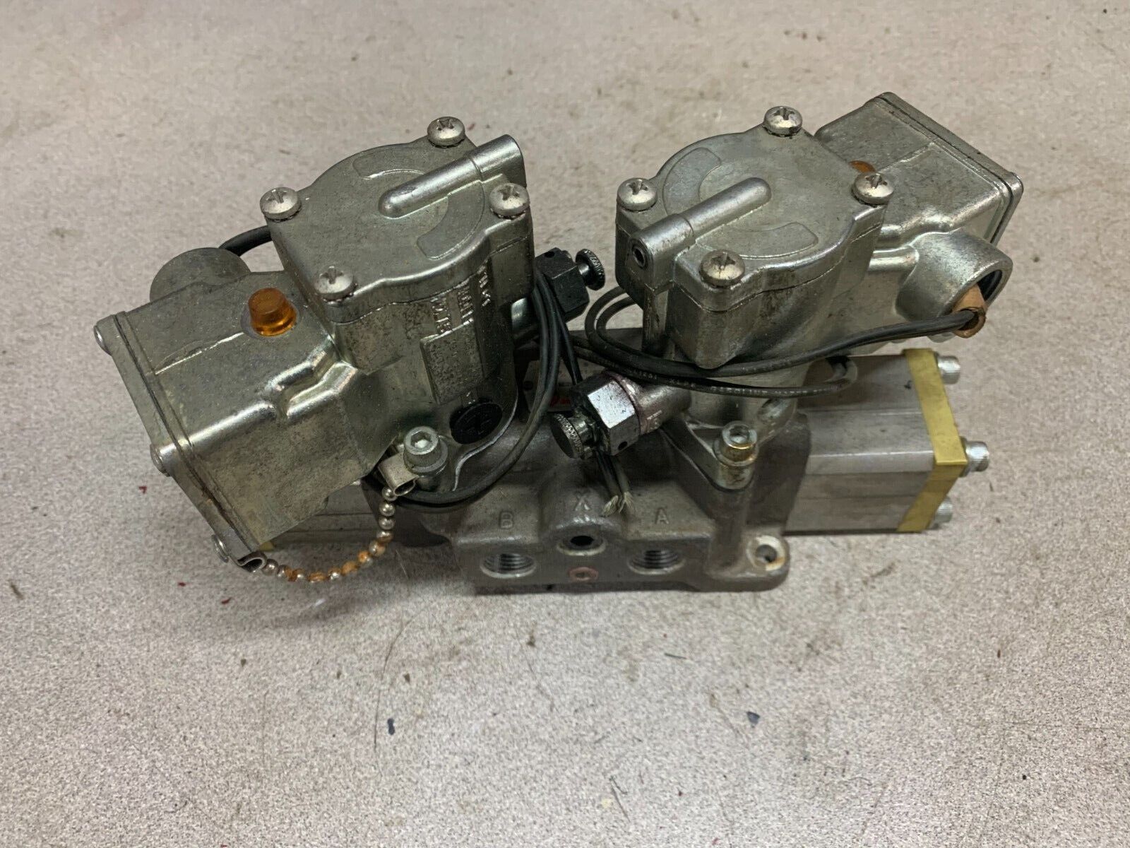 NEW NO BOX SCHRADER BELLOWS 110/120V. VALVE L6953923153