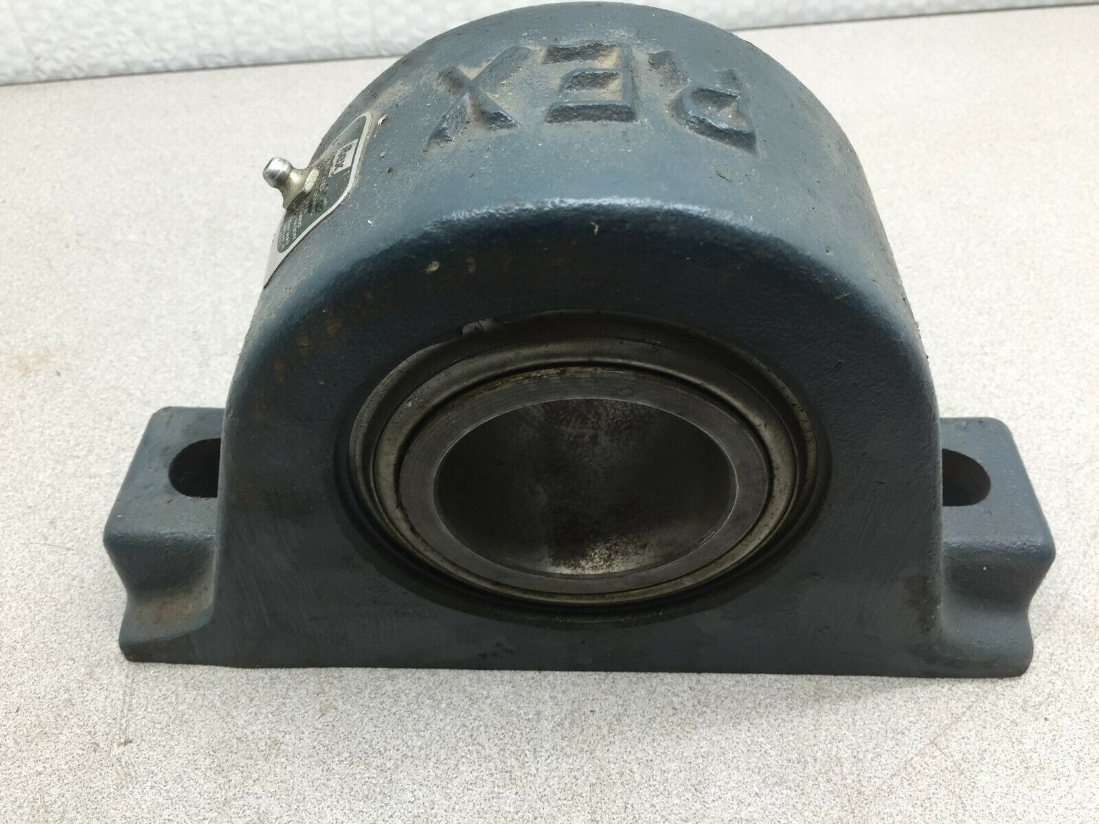 NEW NO BOX SHELF WEAR (SURFACE RUST) REXNORD 2 HOLE PILLOW BLOCK BEARING ZA-2211