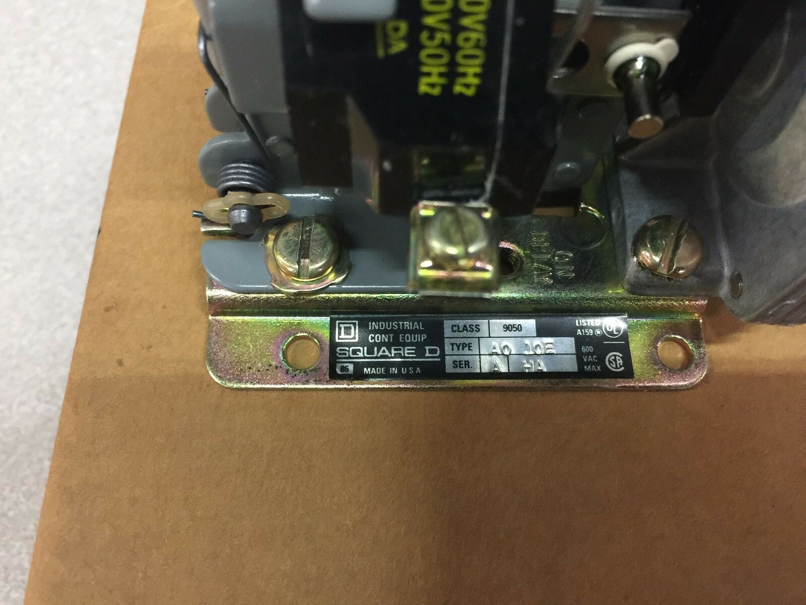 NEW IN BOX SQUARE D 120VAC PNEUMATIC TIMING RELAY A010EV02