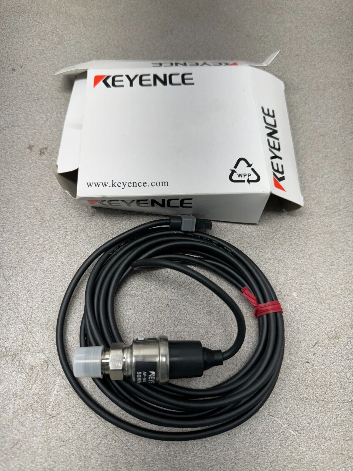 NEW IN BOX KEYENCE PRESSURE SENSOR AP-16S