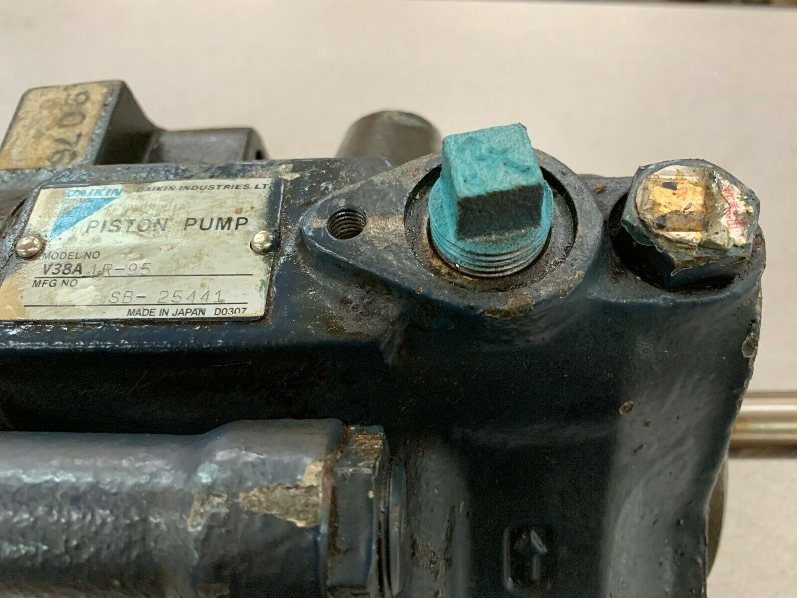 USED DAIKIN HYDRAULIC PISTON PUMP V38A1R-95