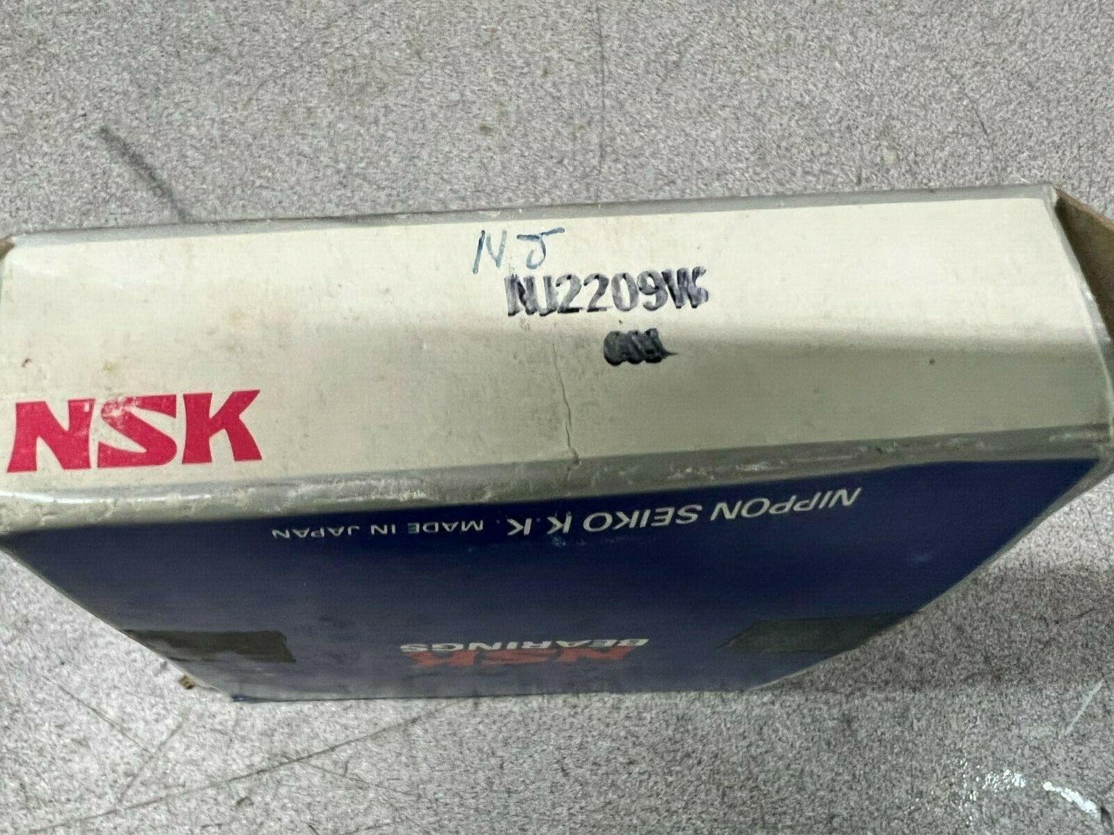 NEW IN BOX NSK 2209 NU2209 CYLINDRICAL ROLLER BEARING  NJ2209W