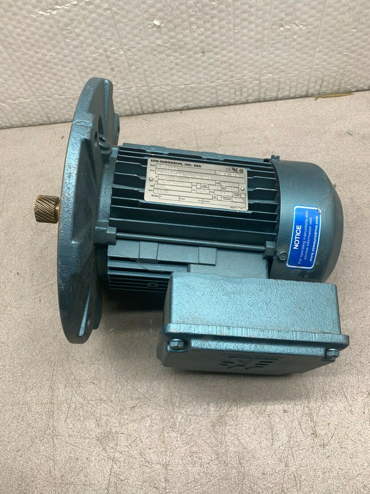 NEW NO BOX SEW EURODRIVE .75HP ELECTRIC MOTOR DFT80N6