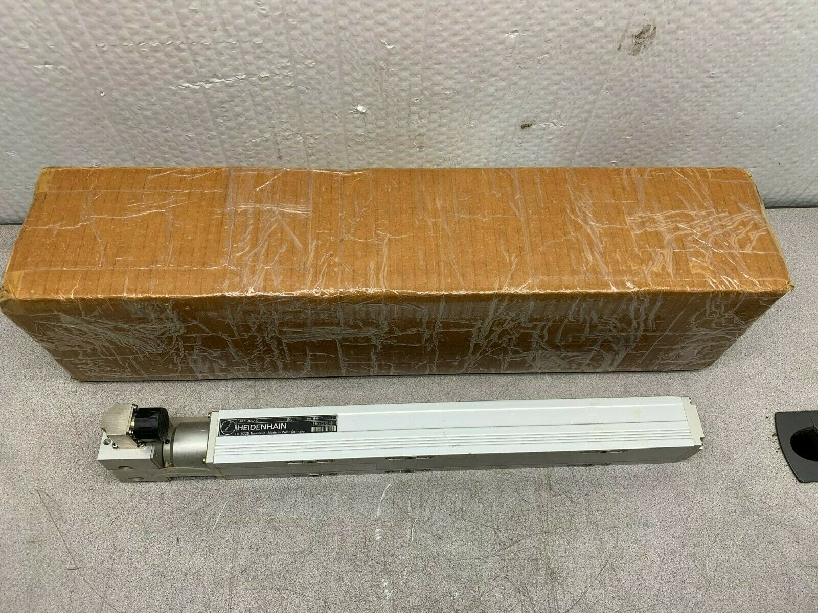 NEW HEIDENHAIN ULS 300/10 LINEAR ENCODER 234 570 01