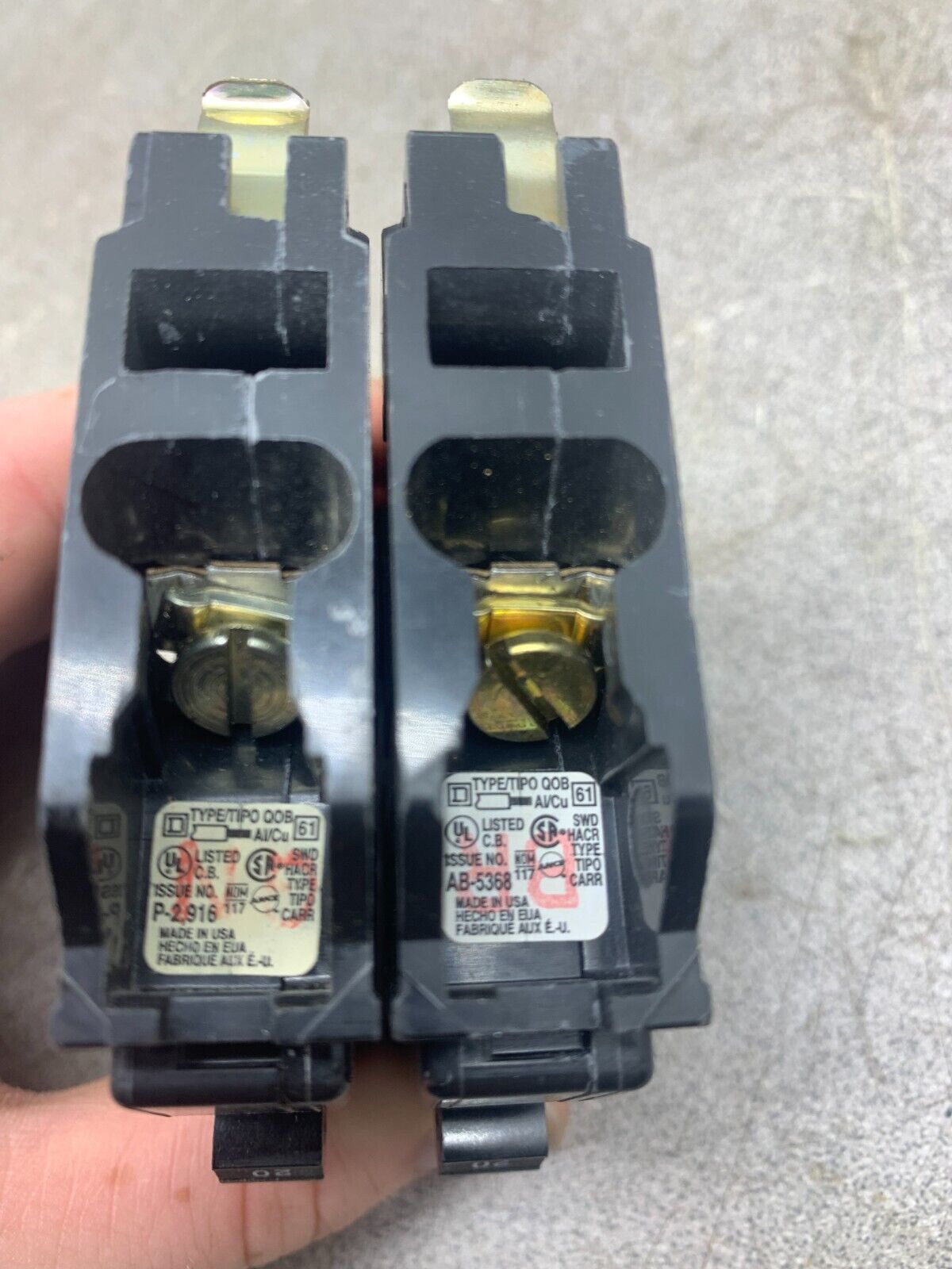 LOT OF 2 USED SQUARE D 1 POLE 20AMP CIRCUIT BREAKERS QOB120