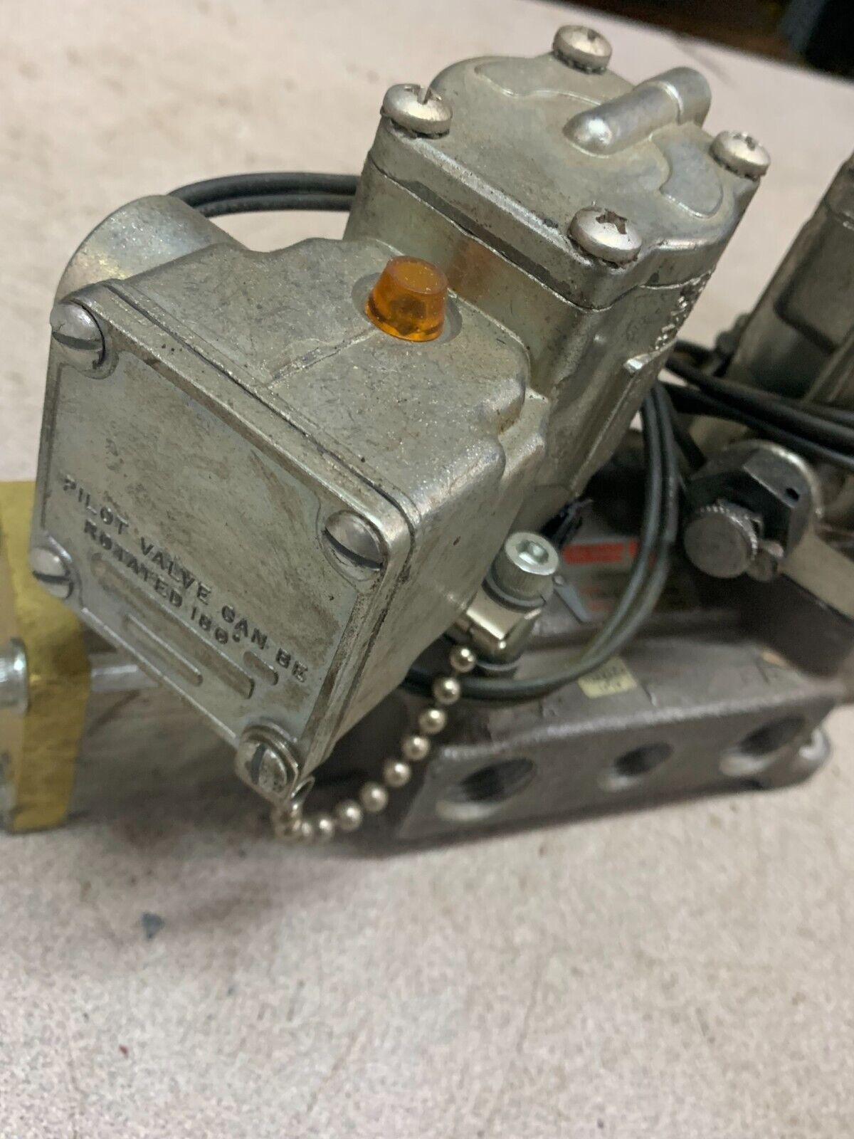 NEW NO BOX SCHRADER BELLOWS 110/120V. VALVE L6953923153
