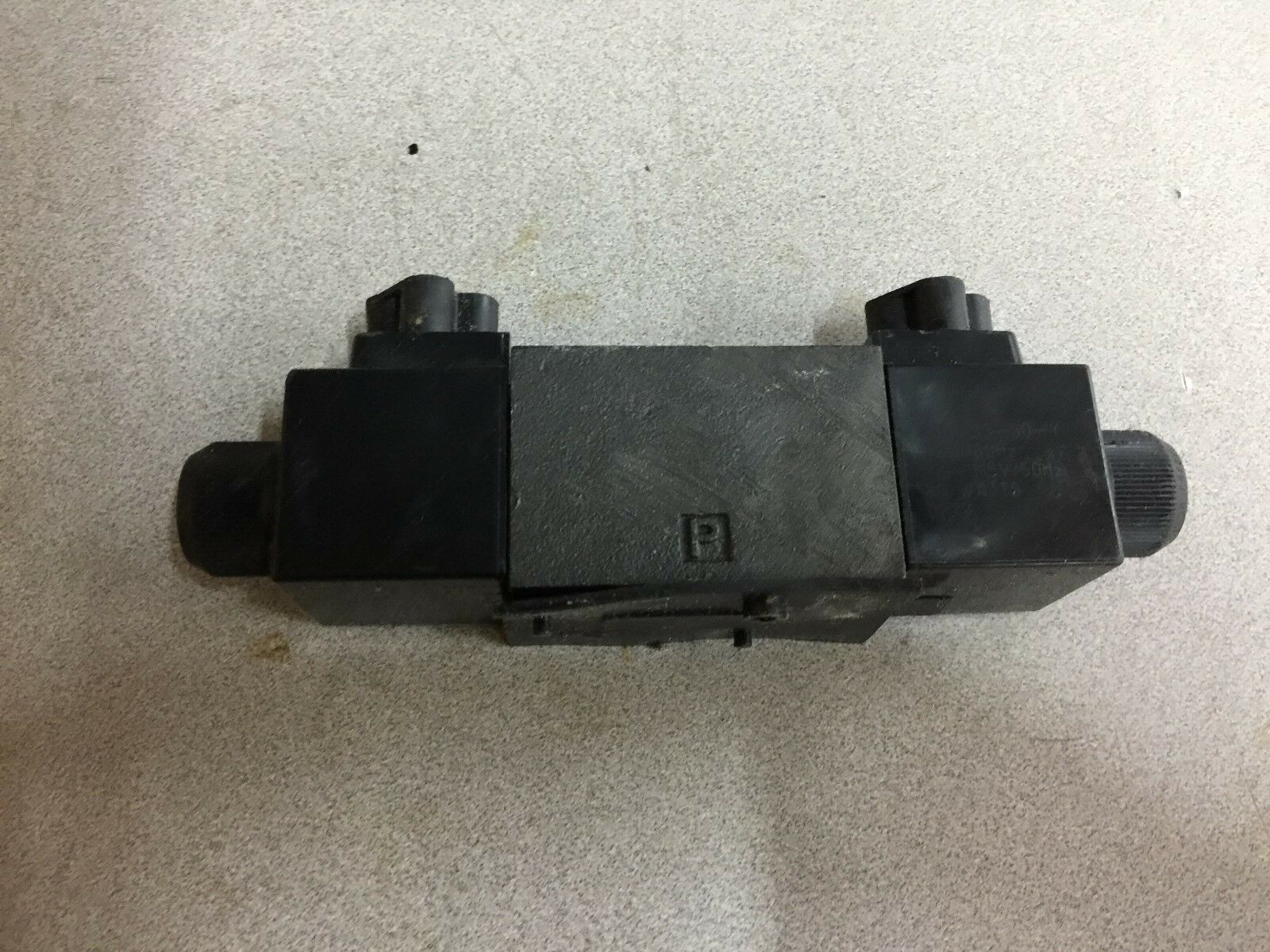 NEW NO BOX PARKER 120VAC HYDRAULIC SOLENOID VALVE D1VW004CNYWH 91