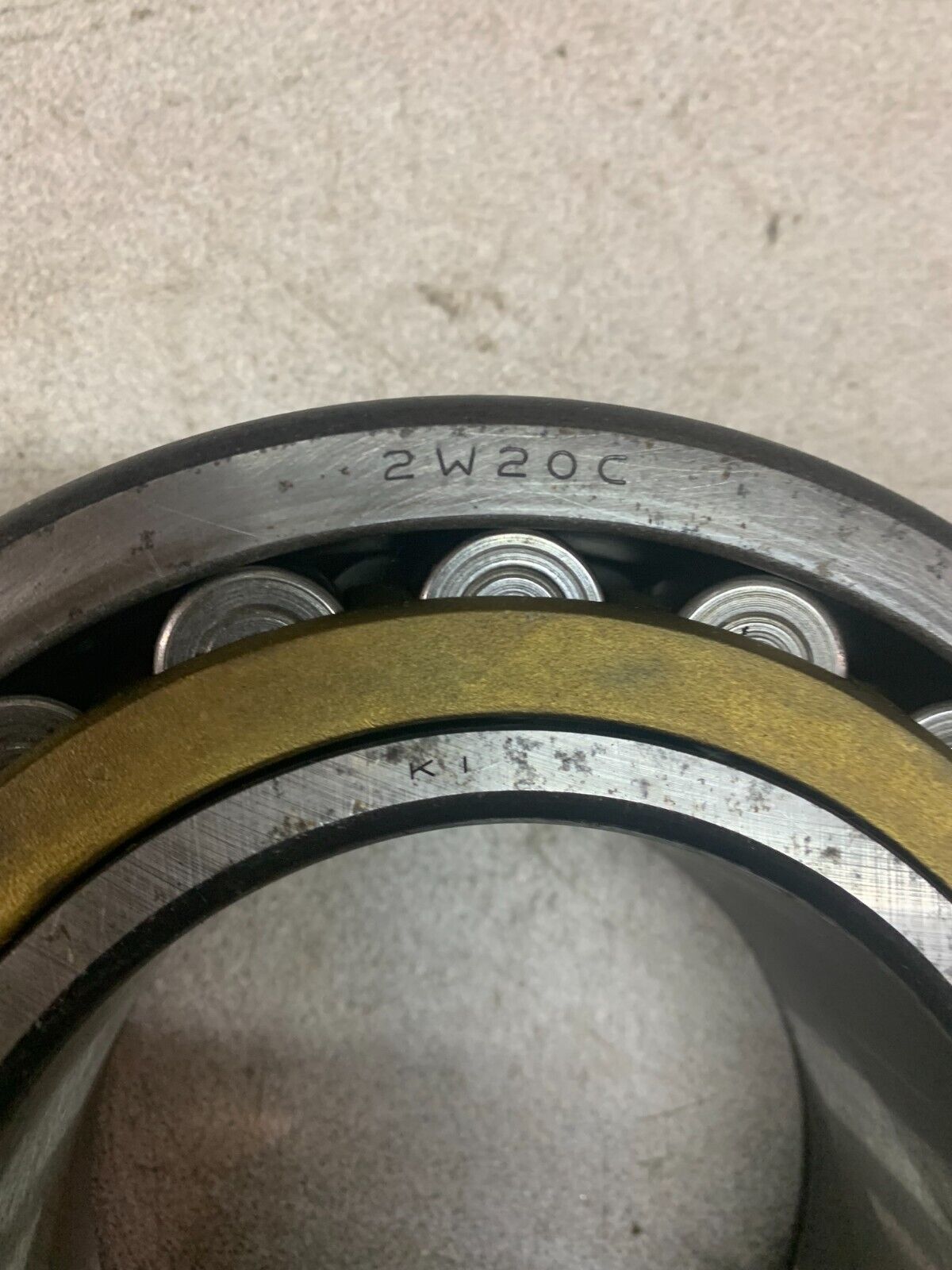 NEW NO BOX SKF SPHERICAL ROLLER BEARING 23220C C3