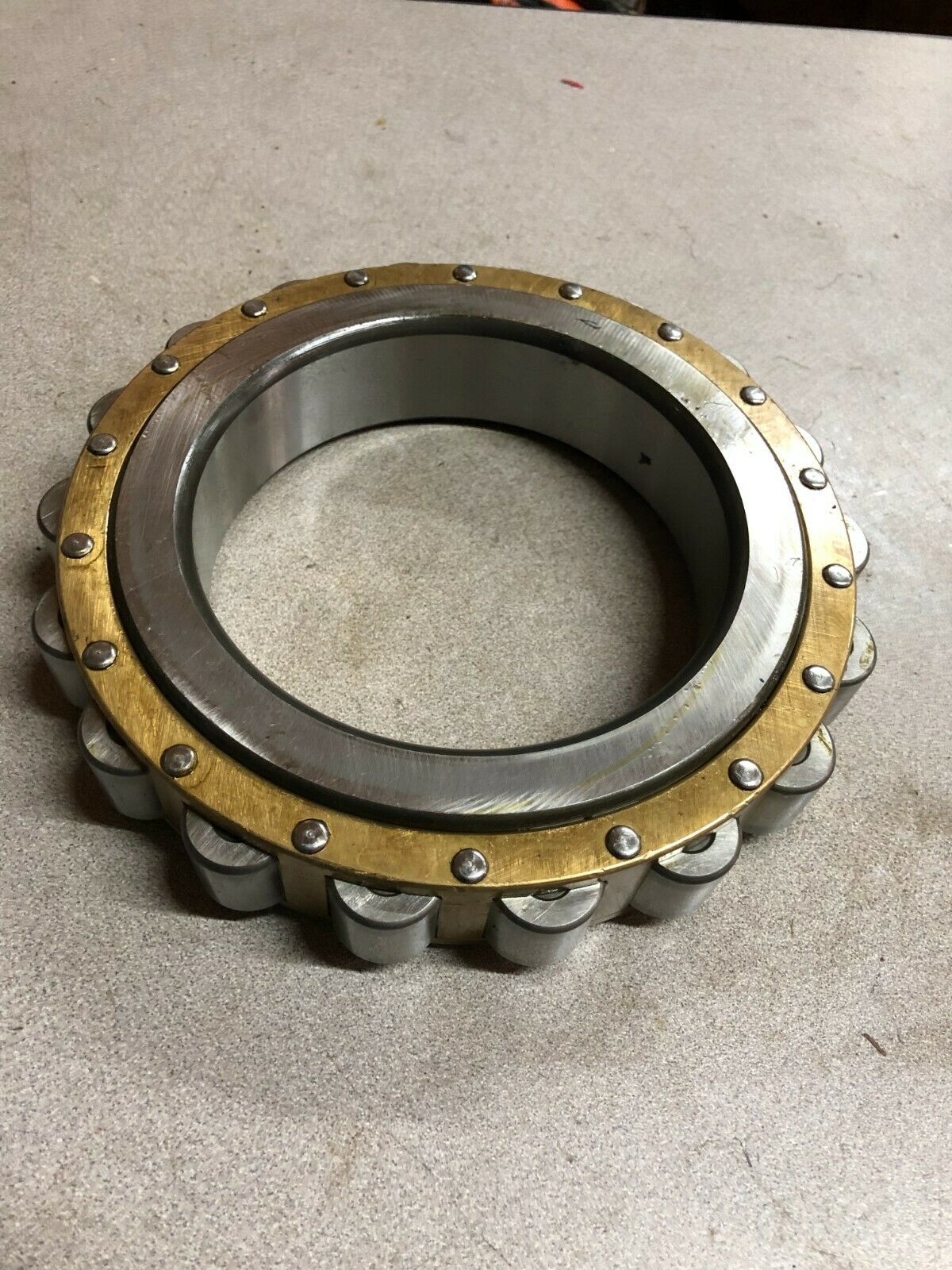 NEW NO BOX NSK CYLINDRICAL ROLLER BEARING 228