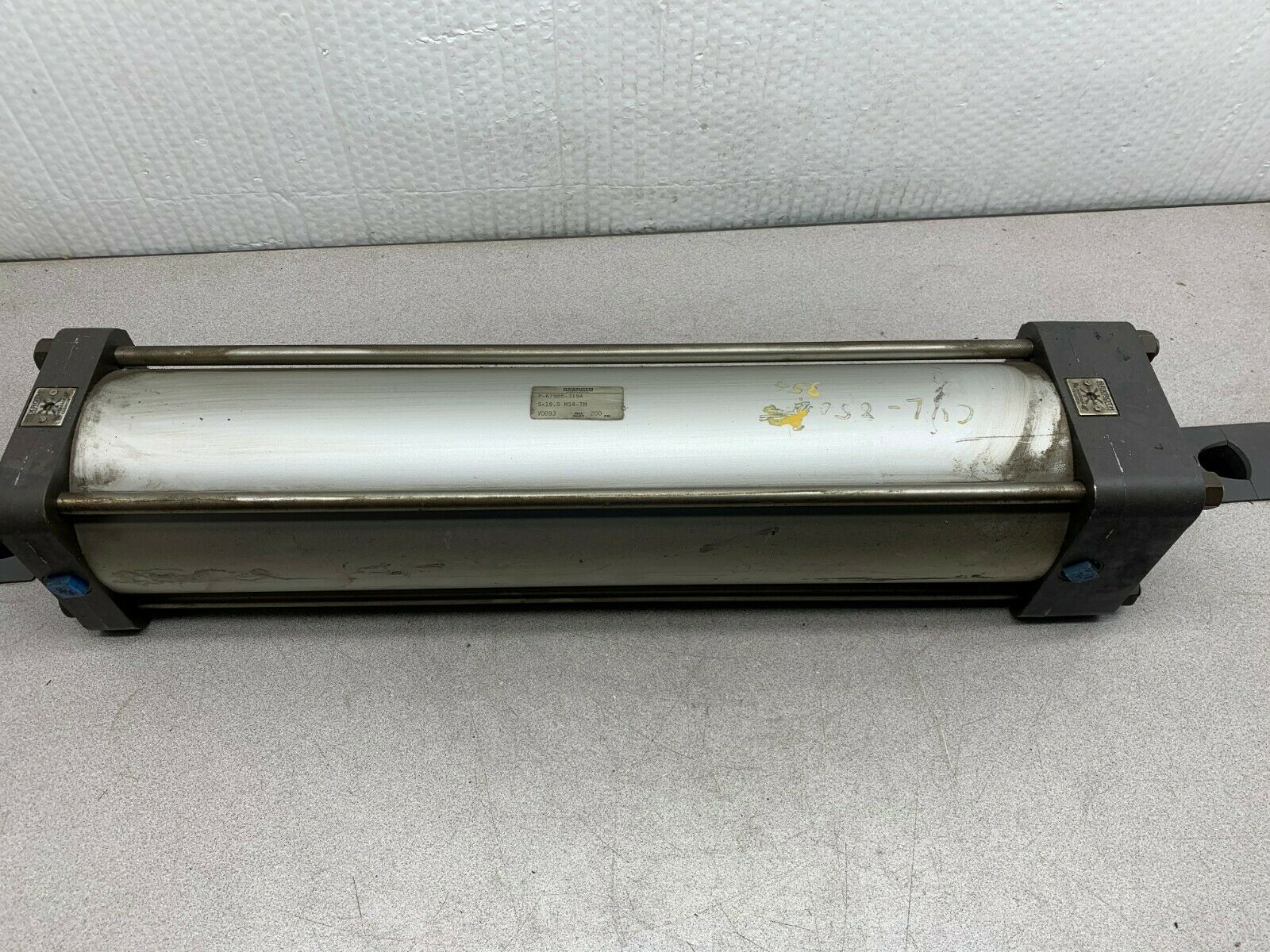 NEW NO BOX REXROTH PNEUMATIC CYLINDER P-67985-3194