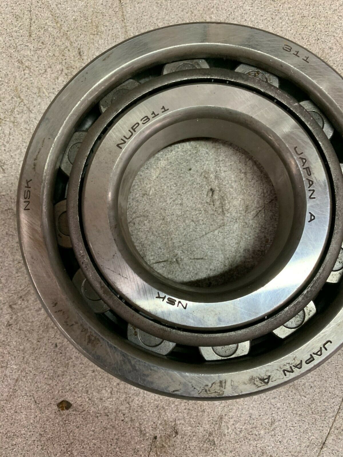 NEW NO BOX NSK 311 ROLLER BEARING NUP311