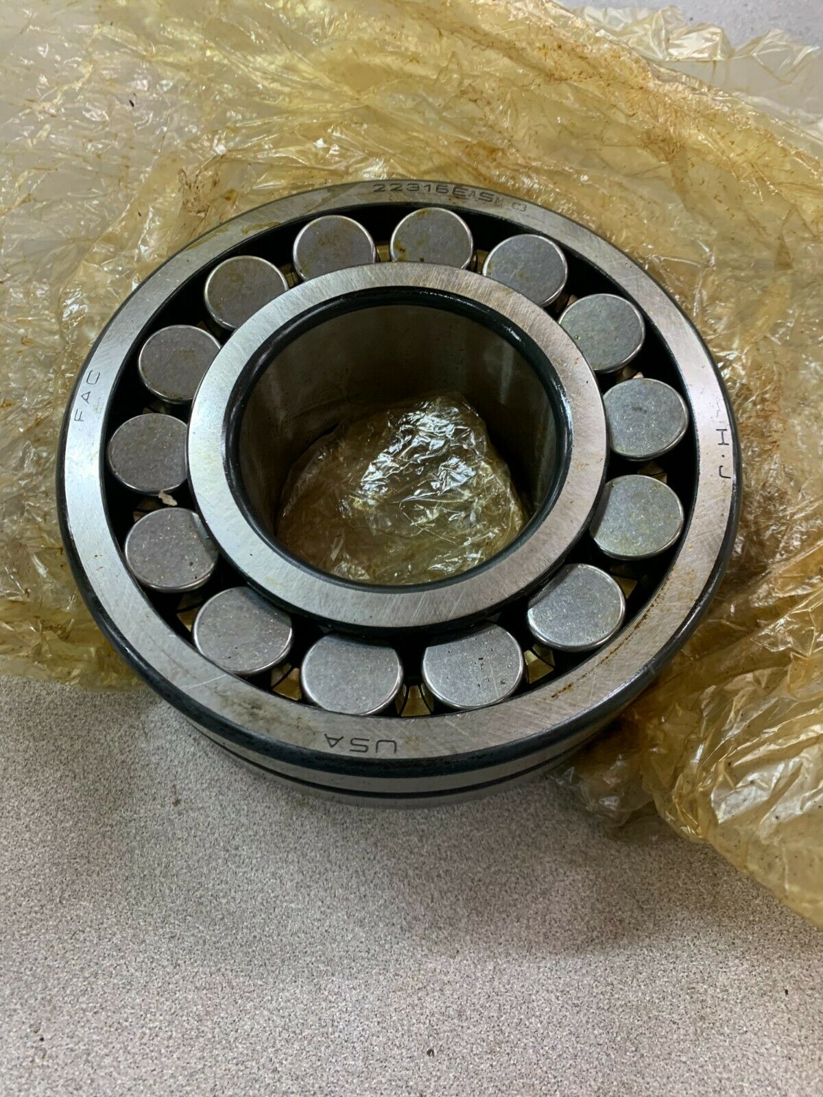 NEW NO BOX FAG SPHERICAL ROLLER BEARING 22316EASMC3