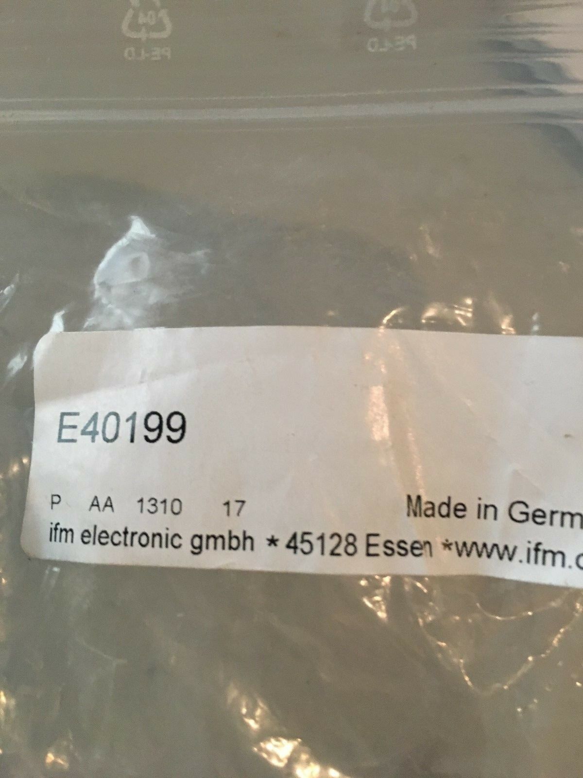 NEW IN BAG IFM CONNECTOR E40199