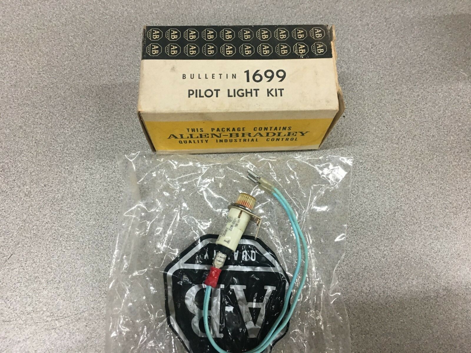 NEW IN BOX ALLEN-BRADLEY PILOT LIGHT KIT 1699-N72 SERIES A