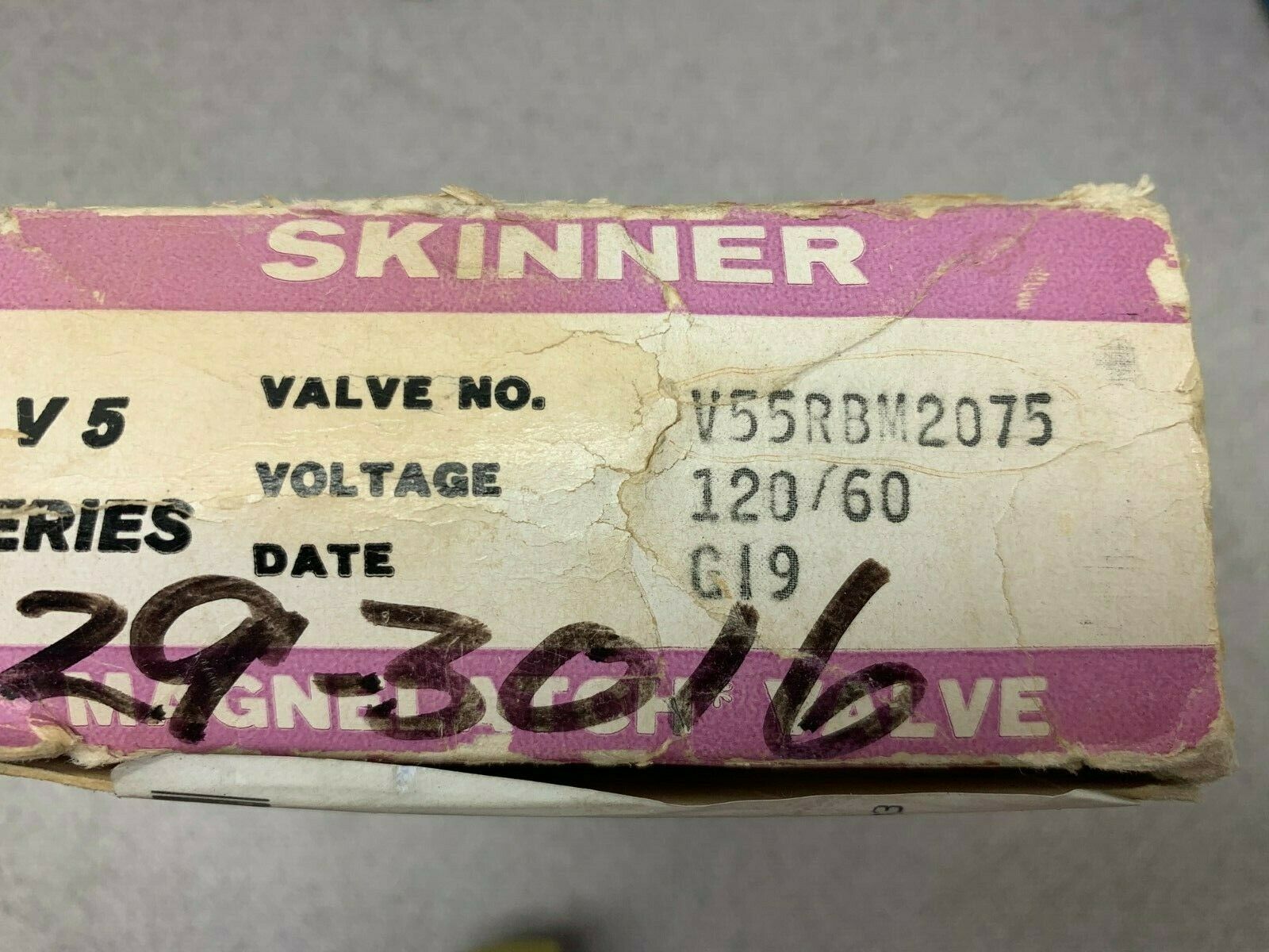 NEW IN BOX SKINNER 120VAC. SOLENOID VALVE V55RBM2075