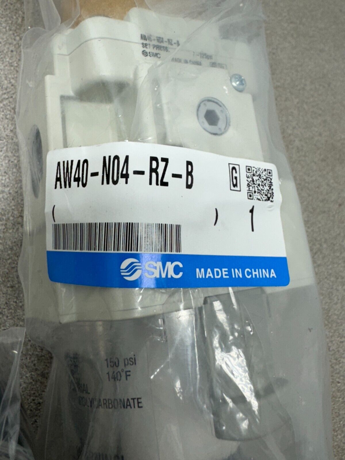 NEW IN PACKAGE SMC FILTER REGULATOR AW40-N04-RZ-B