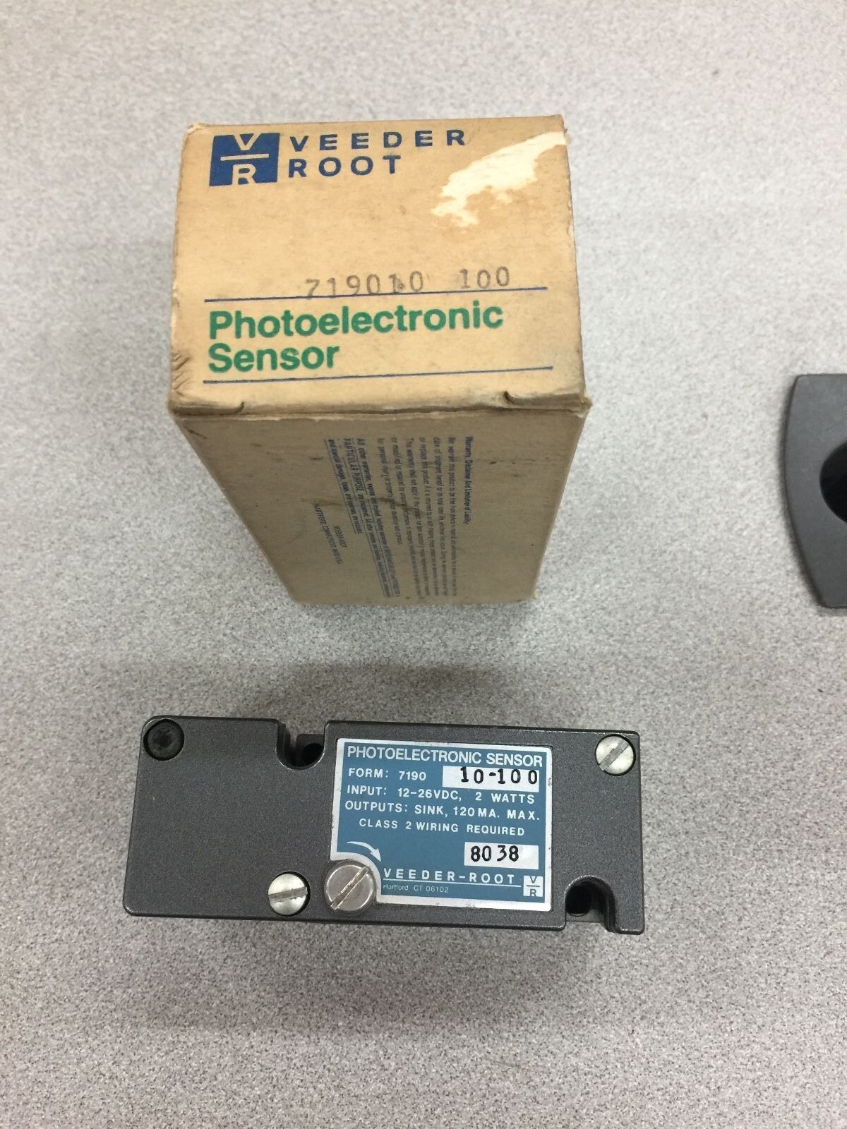 NEW IN BOX VEEDER ROOT PHOTOELECTRIC SENSOR 719010-100