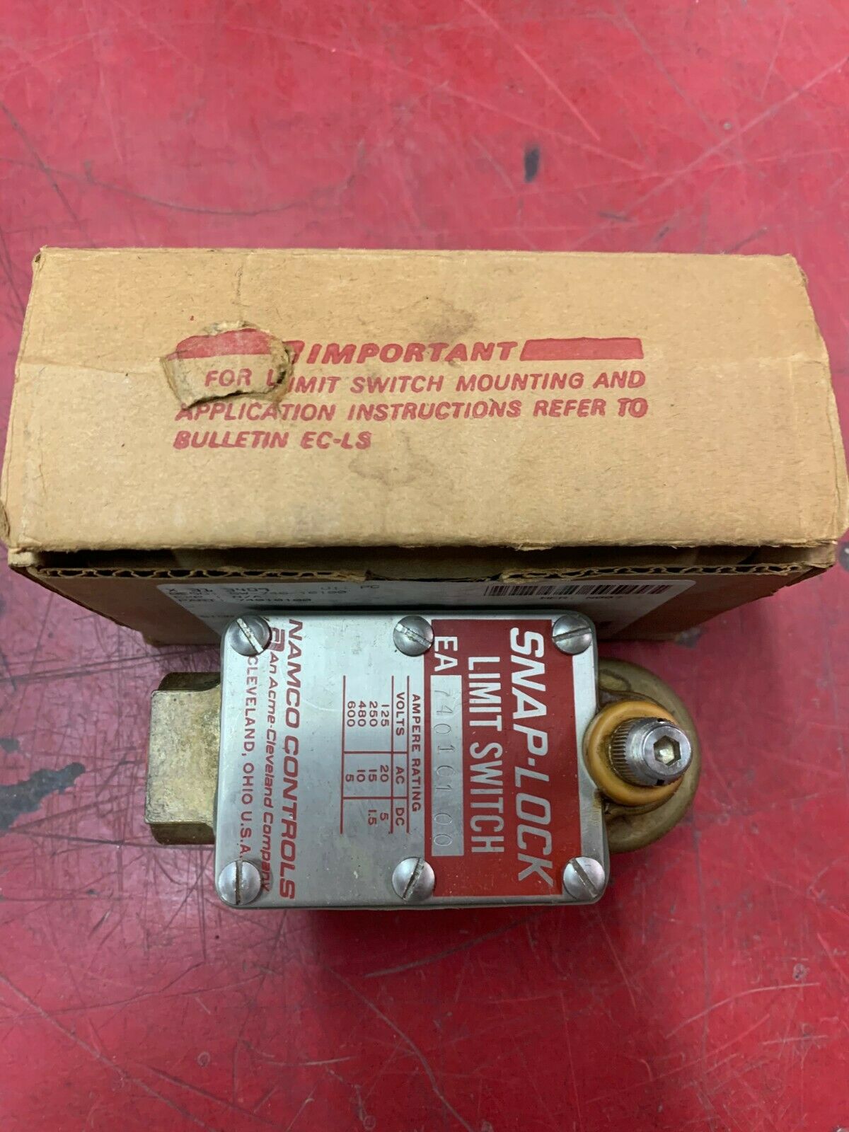 NEW IN BOX NAMCO SNAP-LOCK LIMIT SWITCH EA74010100