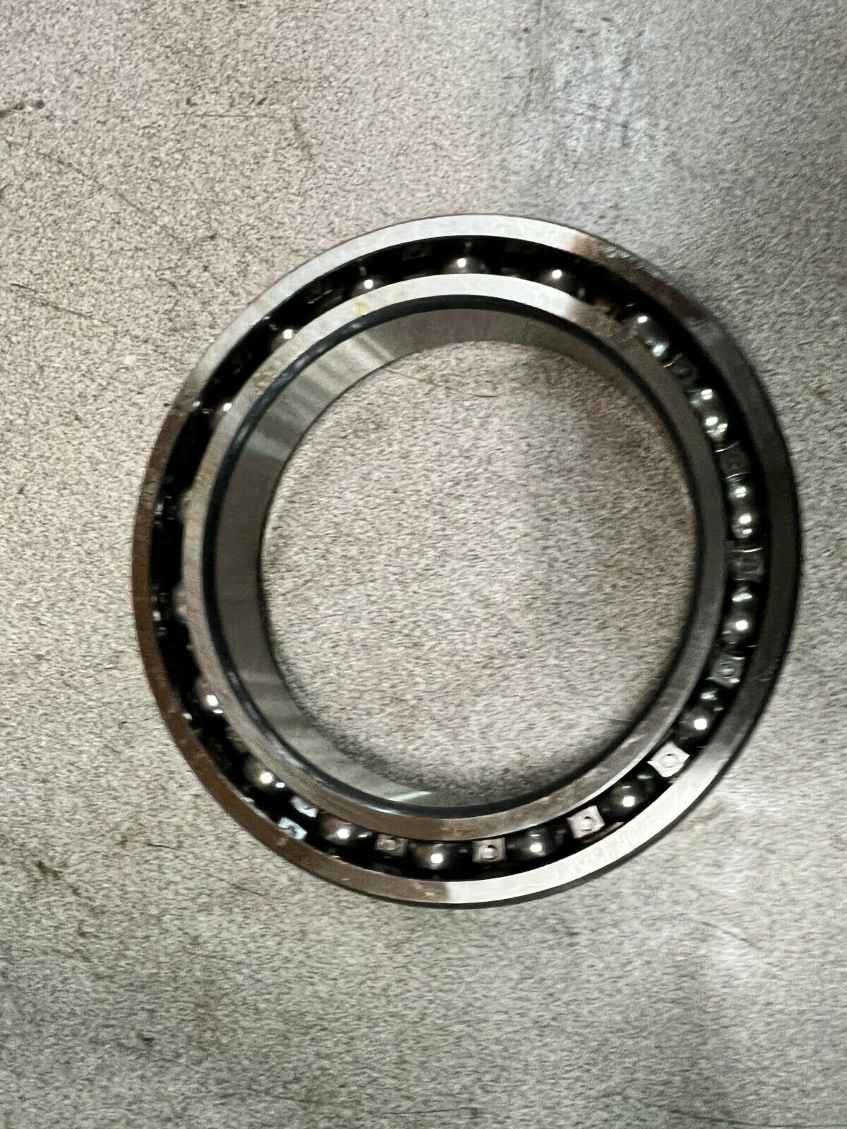 NEW IN BOX SKF 6915 ROLLER BEARING 61915