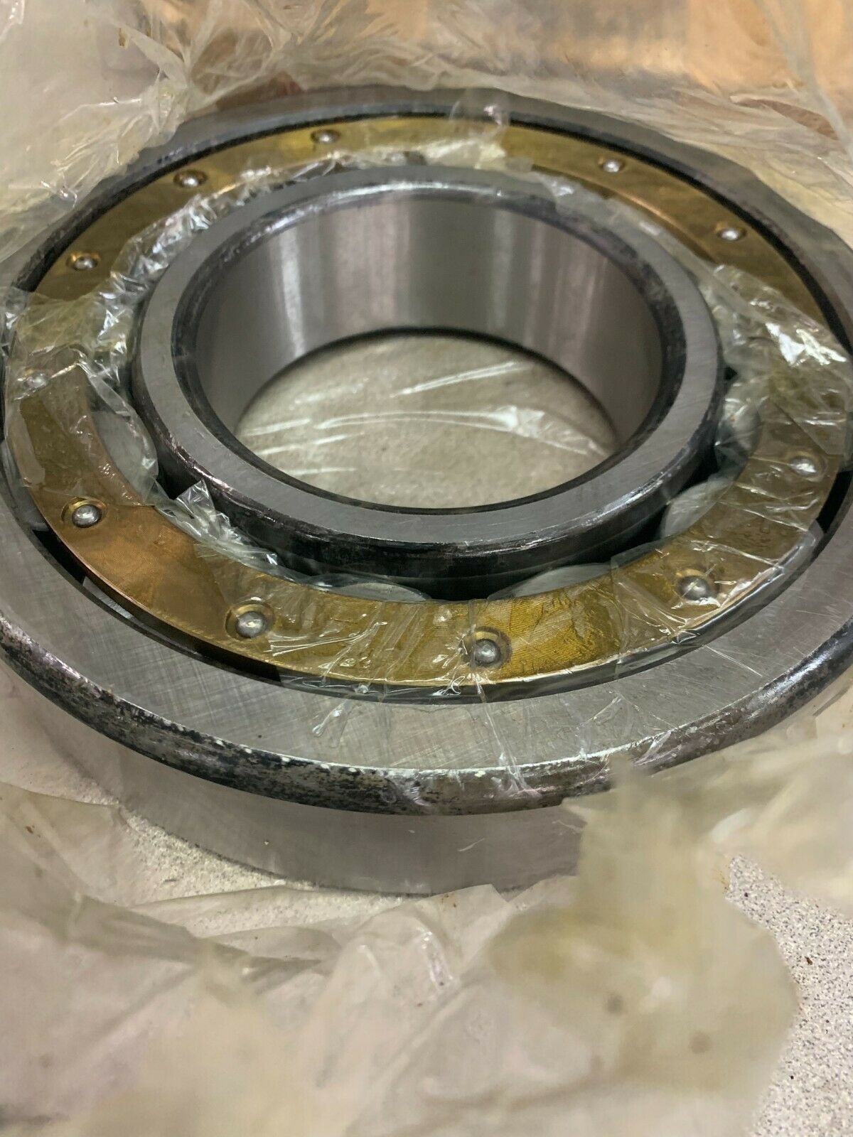 NEW IN BOX CONSOLIDATED NU320EMC3 CYLINDRICAL ROLLER BEARING NU320 EM C/3