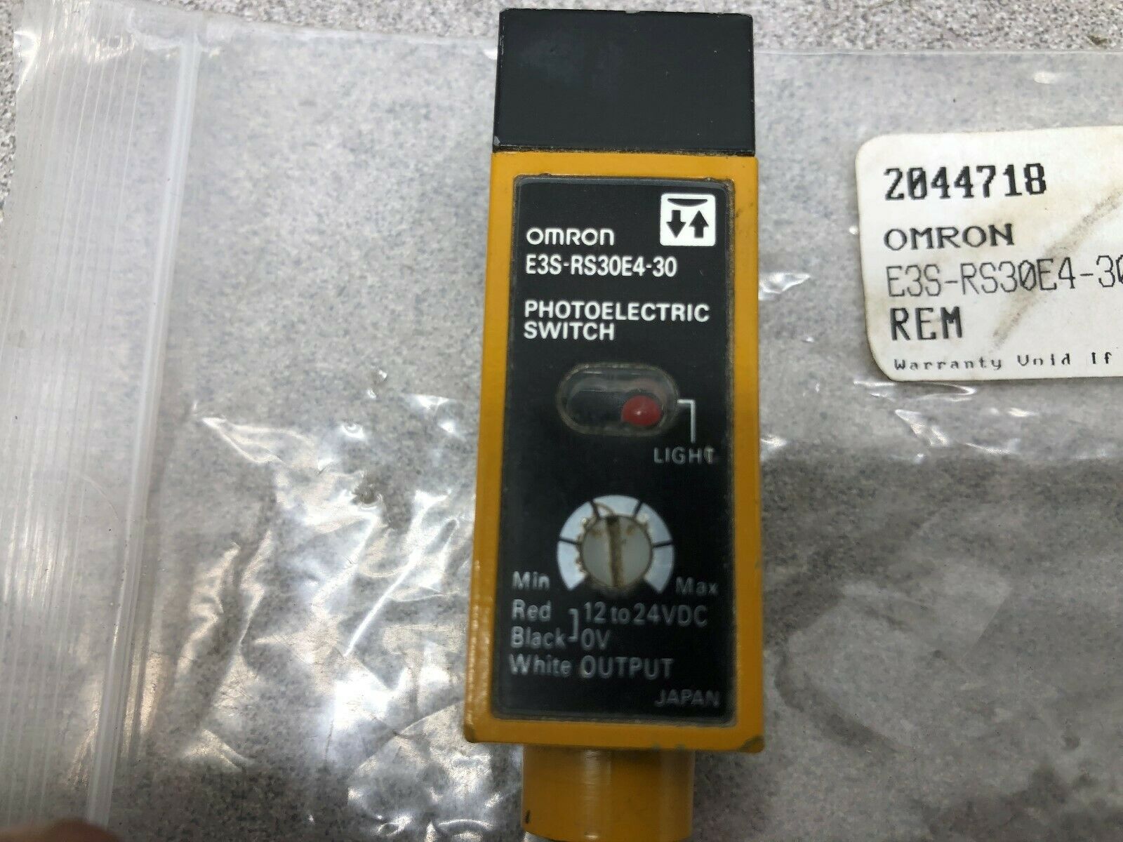 USED OMRON PHOTO ELECTRIC SWITCH E3S-RS30E4-30