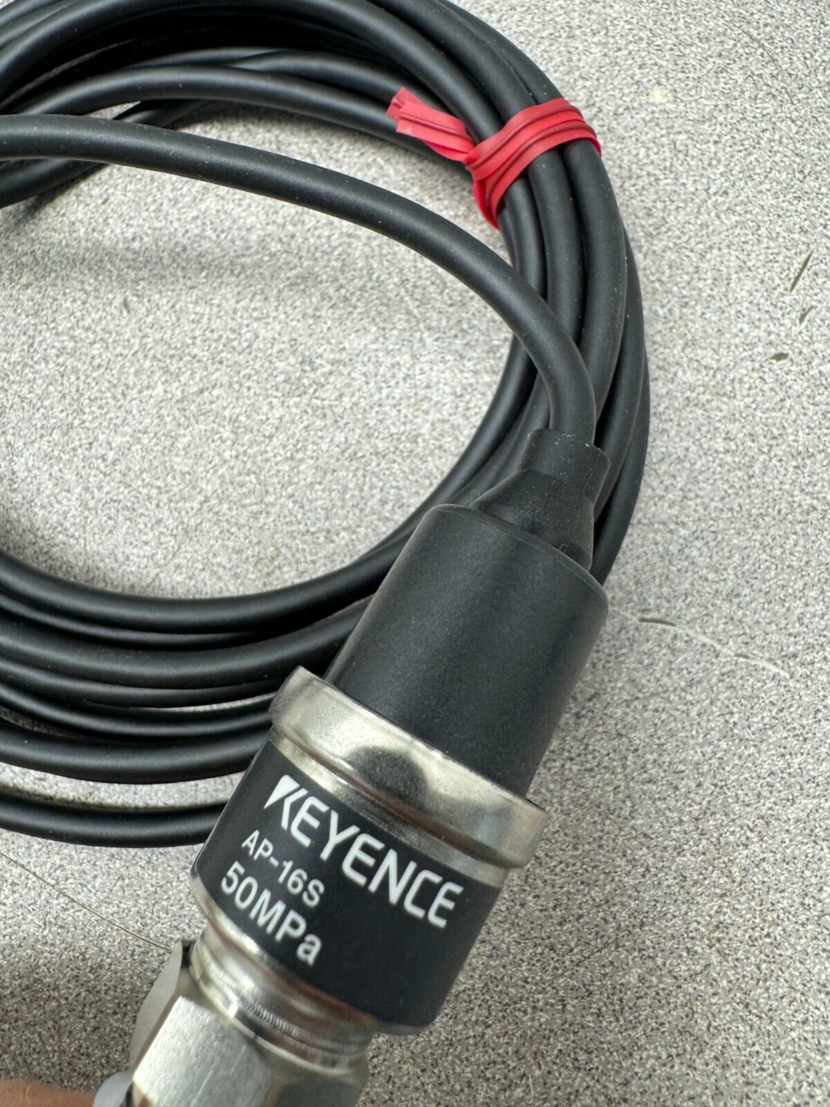 NEW IN BOX KEYENCE PRESSURE SENSOR AP-16S