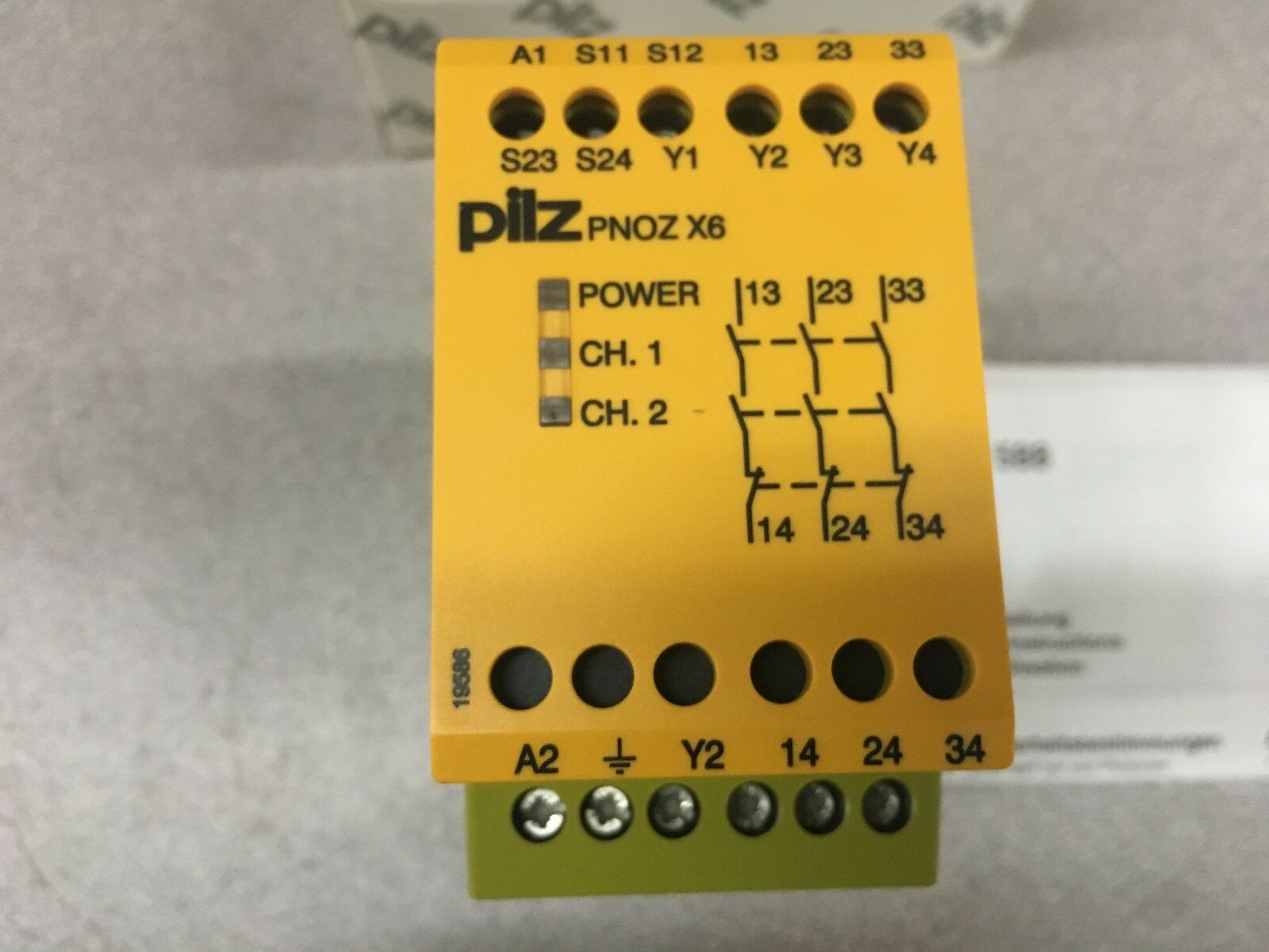 NEW IN BOX PILZ 774725 SAFETY RELAY PNOZ X6 120-110VAC 3S