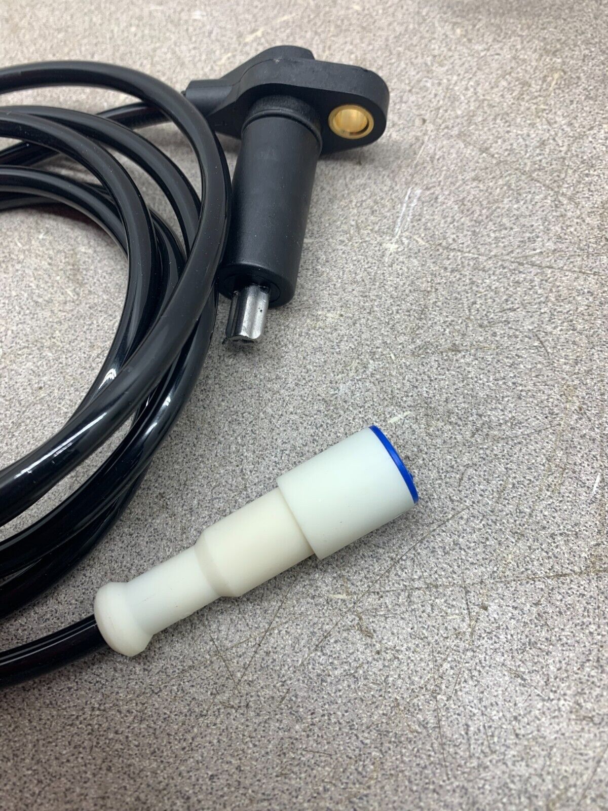 NEW NO BOX BOSCH SPEED SENSOR 0.486.000.101