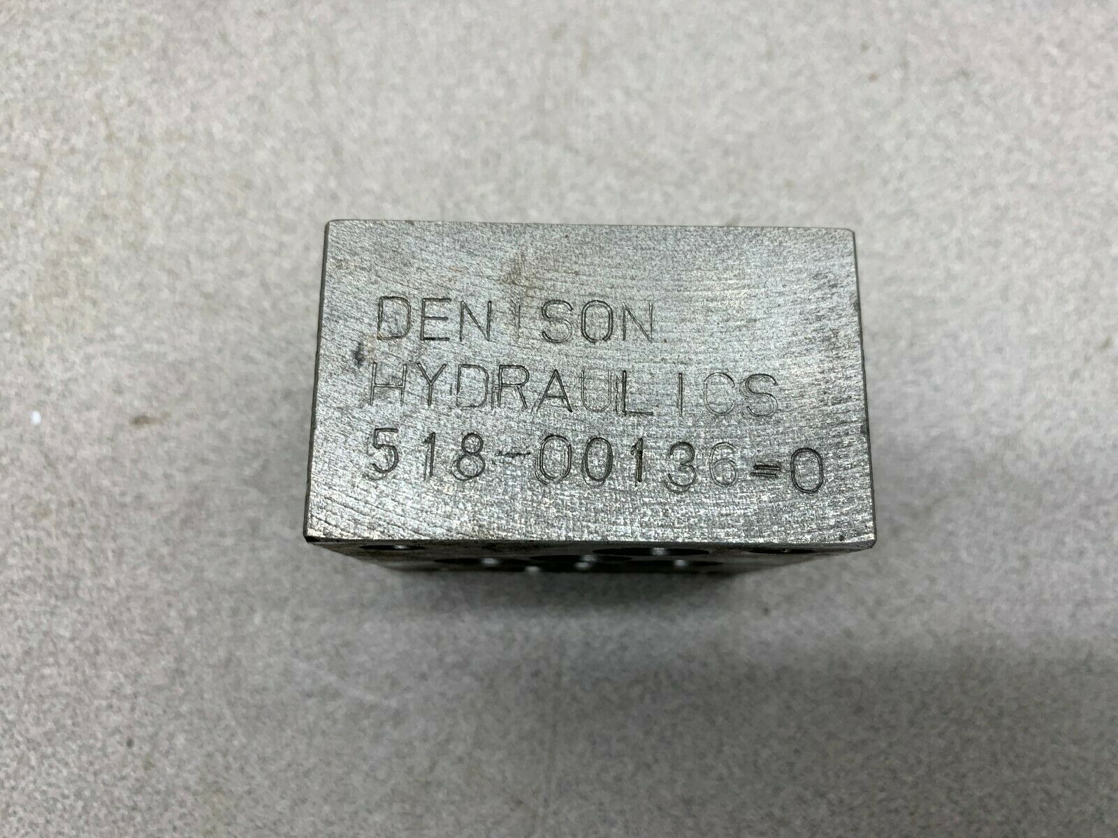 NEW NO BOX DENISON HYDRAULICS 518-00136-0