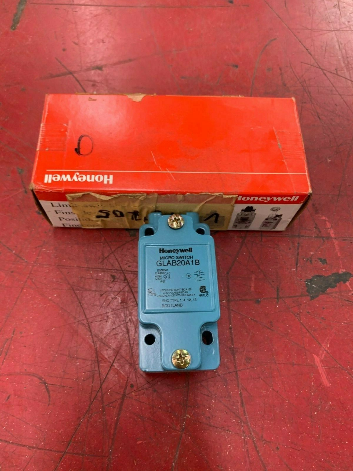 NEW IN BOX HONEYWELL LIMIT SWITCH GLAB20A1B