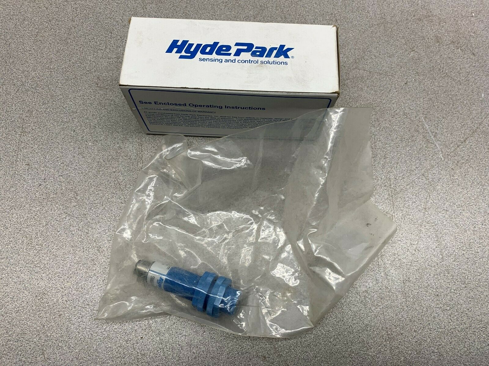 NEW IN BOX HYDE PARK CONNECTOR SM657A-208-00