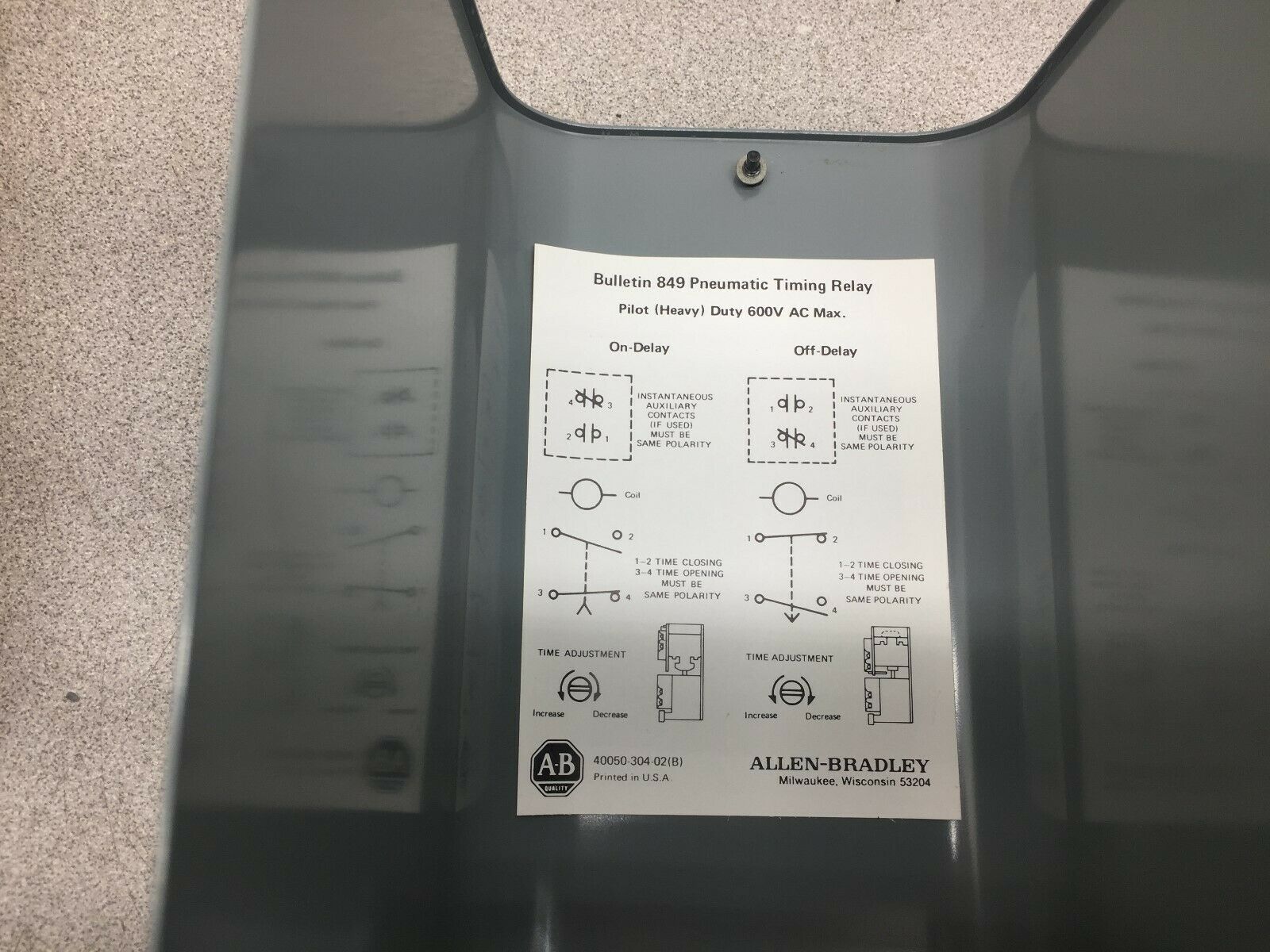 NEW IN BOX ALLEN BRADLEY 240 VAC  PNEUMATIC TIMING RELAY 849-ZAA32