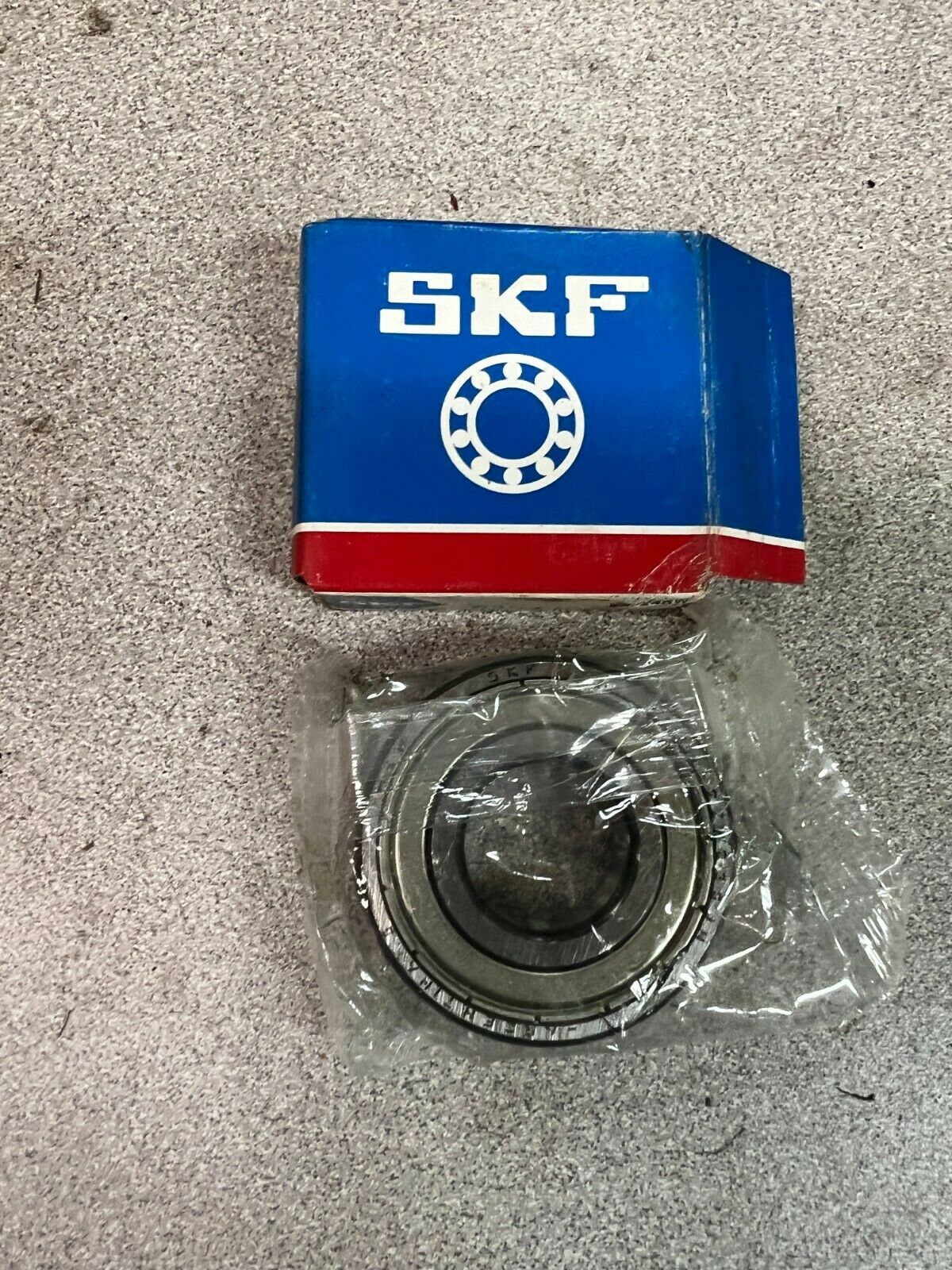 LOT OF 4 NEW IN BOX SKF BALL BEARING 6204 2ZJEM