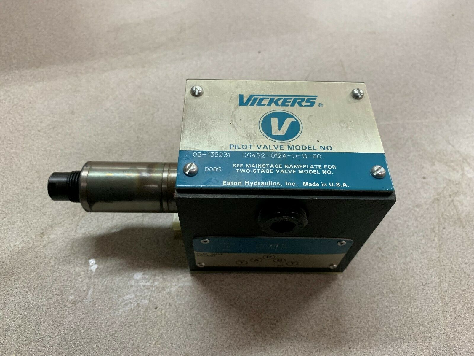 NEW NO BOX VICKERS HYDRAULIC PILOT VALVE DG4S2-012A-U-B-60 *NO COIL*