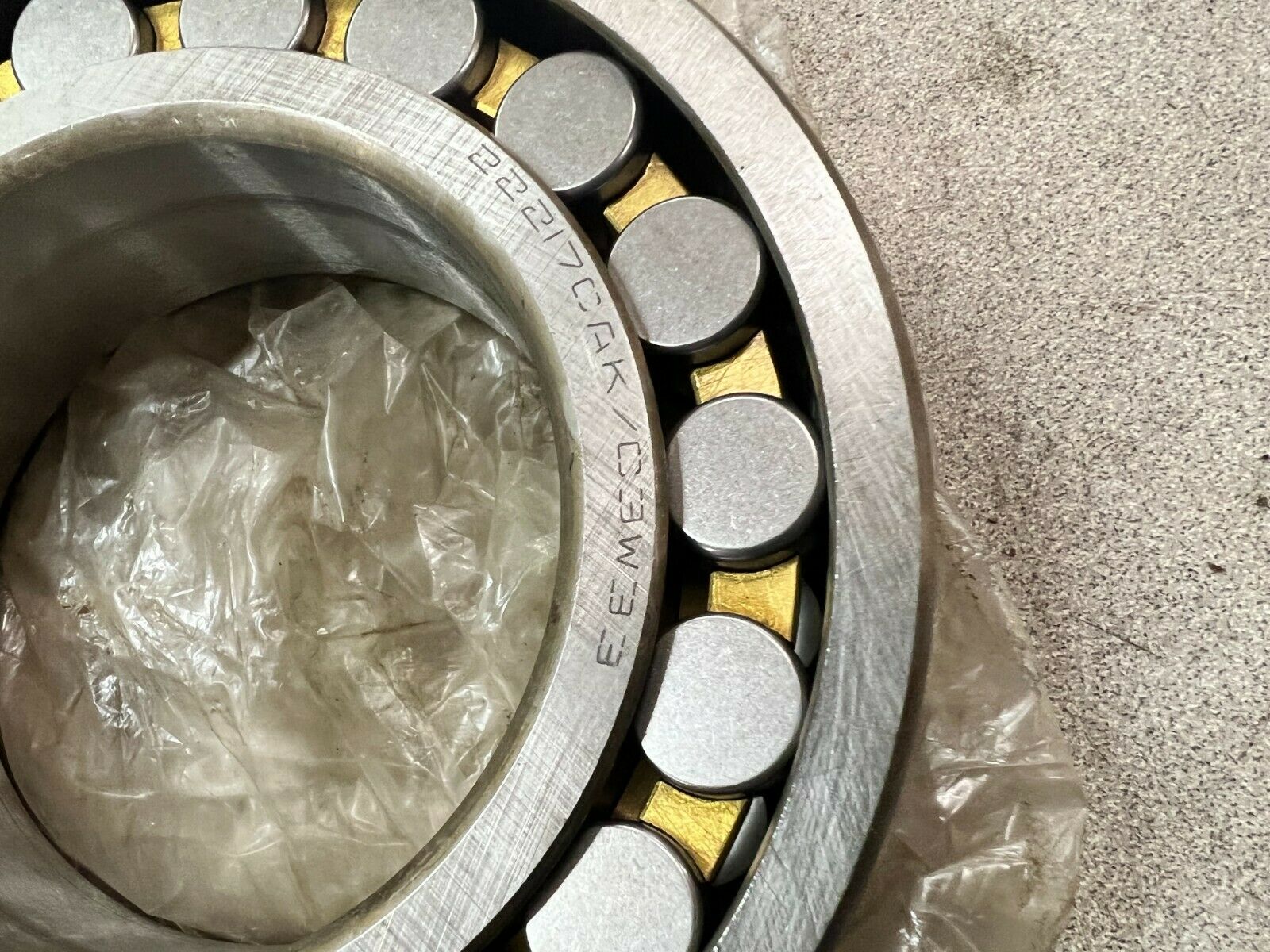 NEW NO BOX HYATT SPHERICAL ROLLER BEARING 22217CAK/C3W33