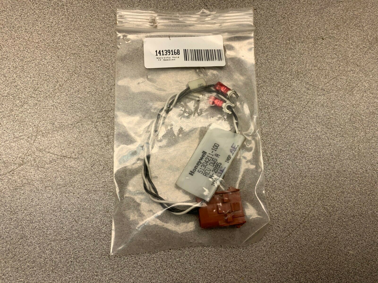 NEW IN BAG HONEYWELL CONNECTOR 51304211-100