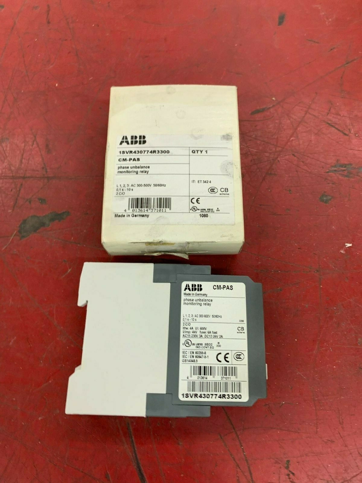 NEW IN BOX ABB RELAY 1SVR430774R3300