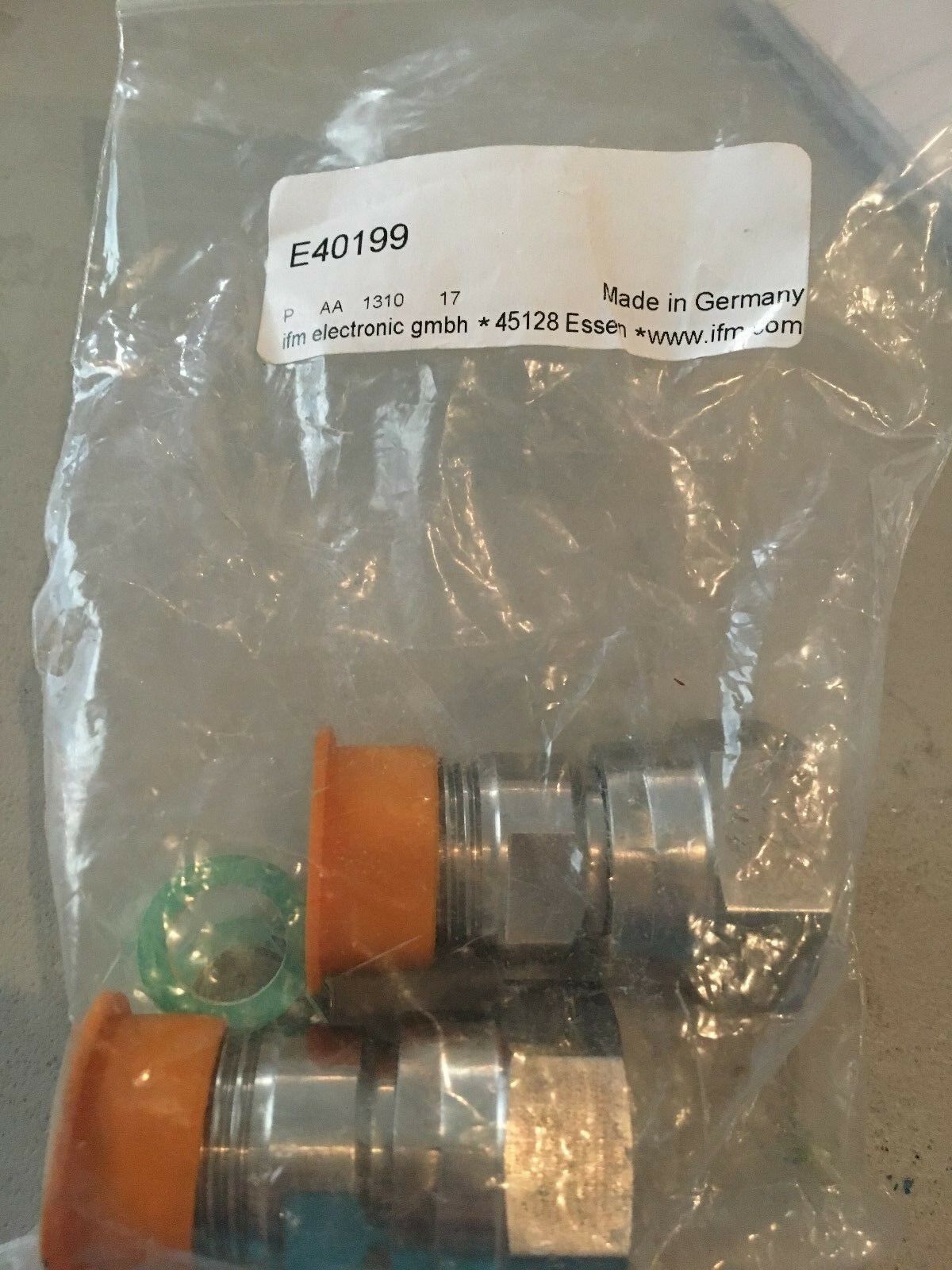 NEW IN BAG IFM CONNECTOR E40199