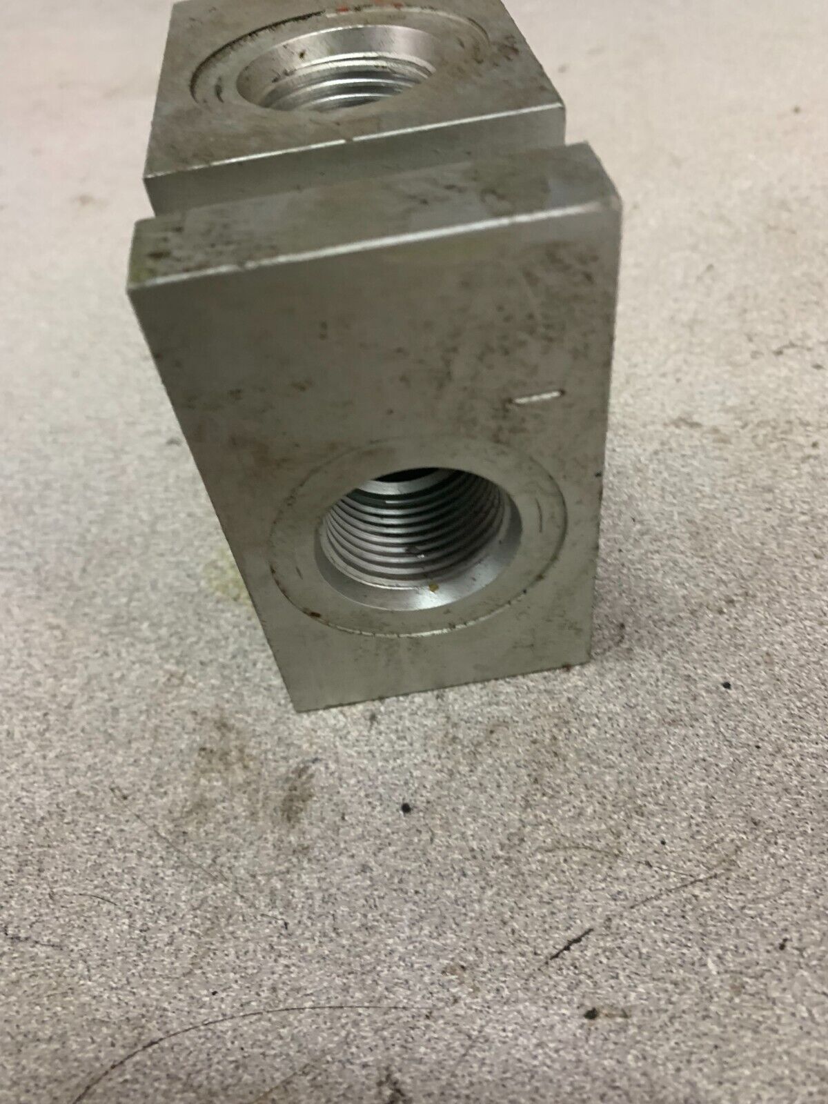 NEW NO BOX COMPACT CONTROLS HYDRAULIC MANIFOLD YC220616 R7