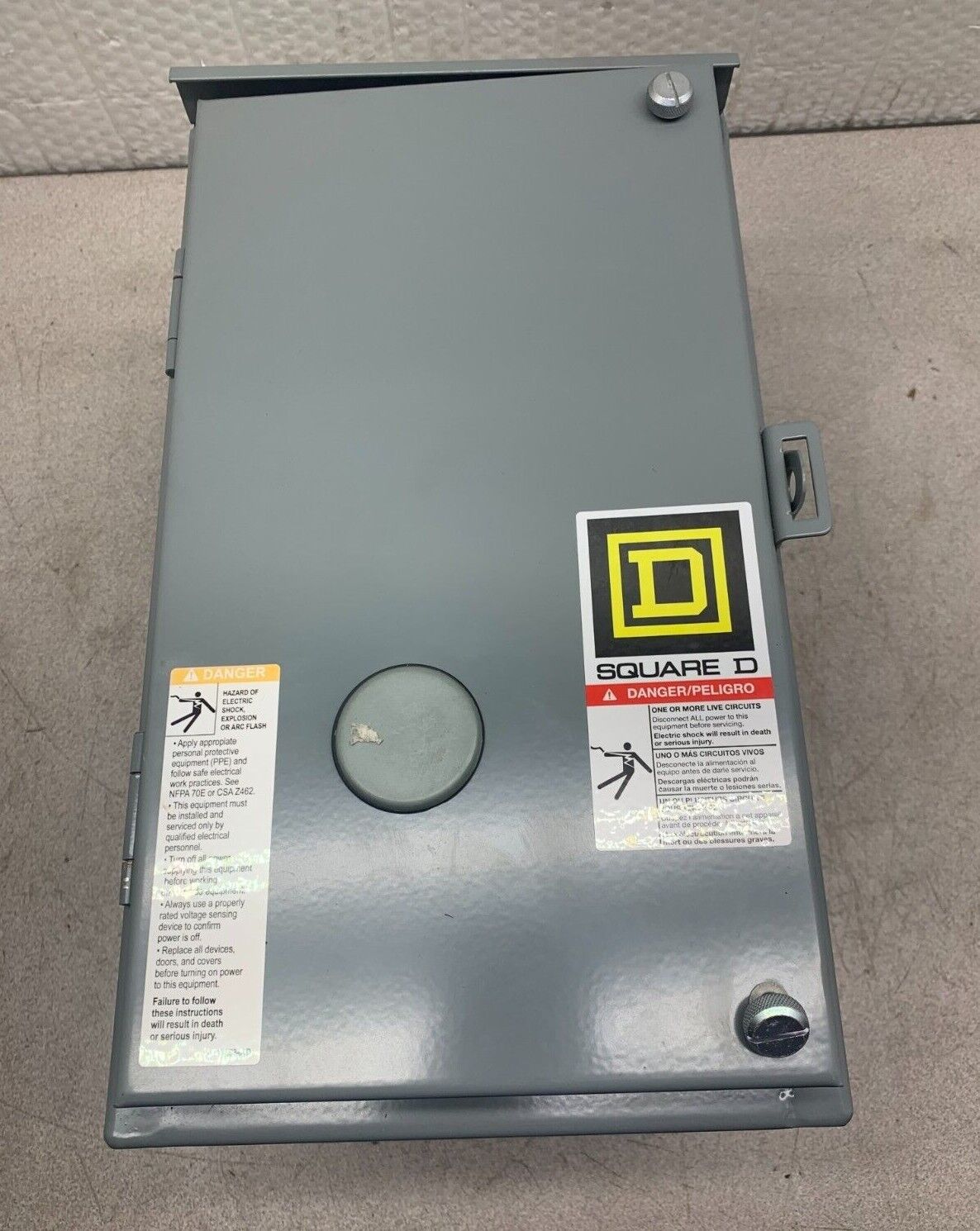 NEW NO BOX SQUARE D LIGHTING CONTACTOR WITH ENCLOSURE 8903LA1200V02 SERIES D