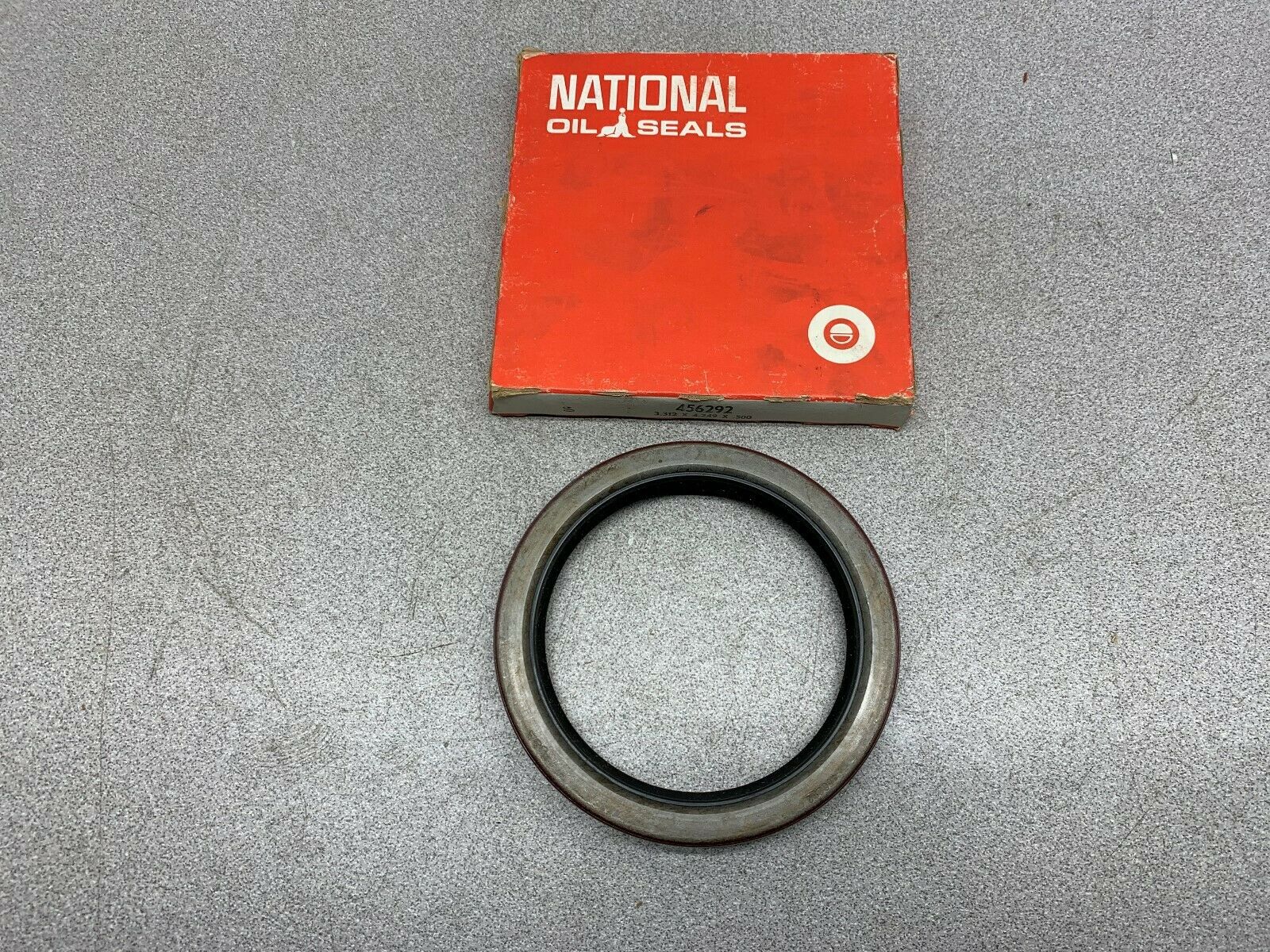 NEW NO BOX NATIONAL OIL SEAL 456292