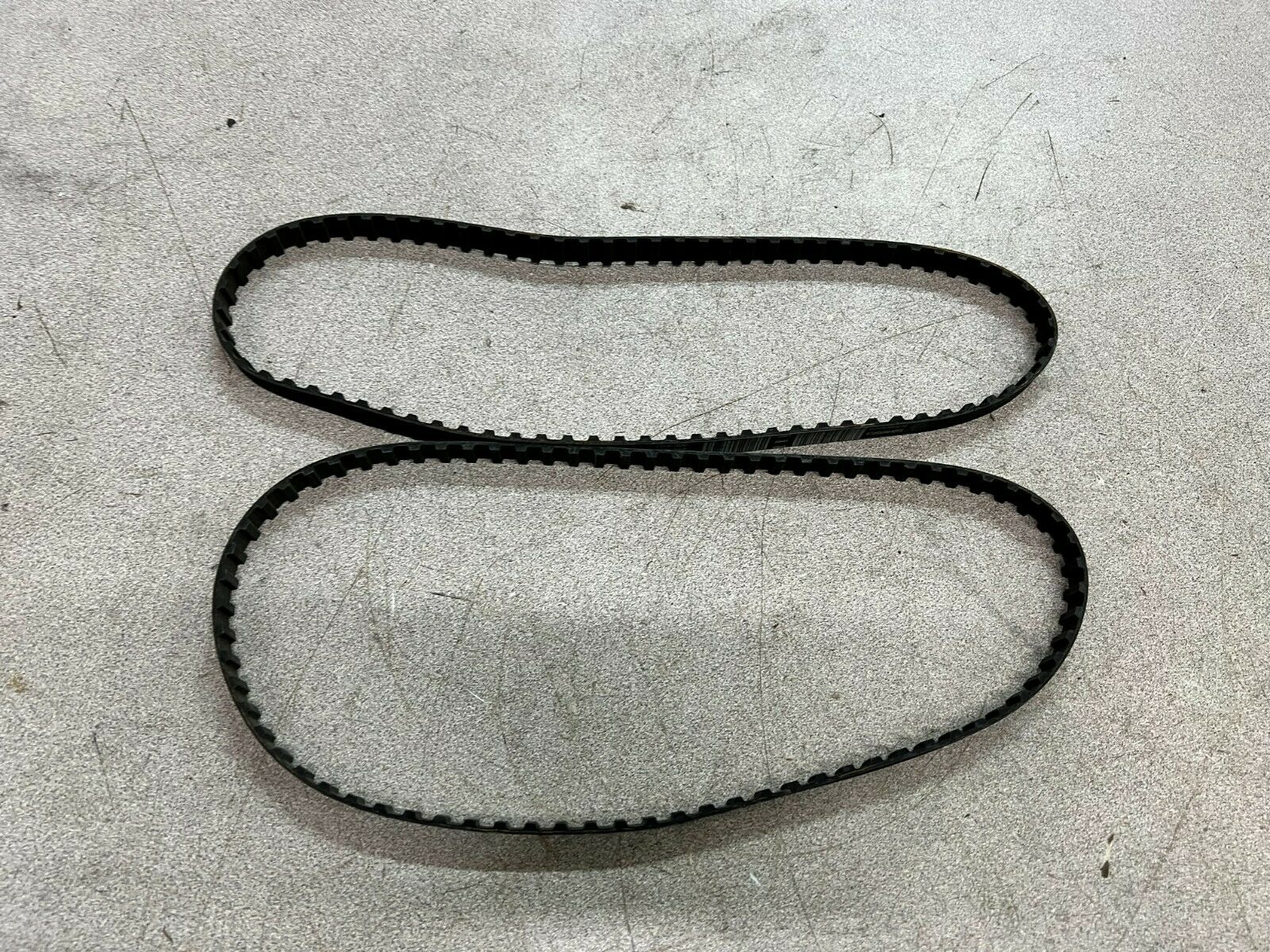 LOT OF 2 NEW NO BOX GATES BELT 285L050