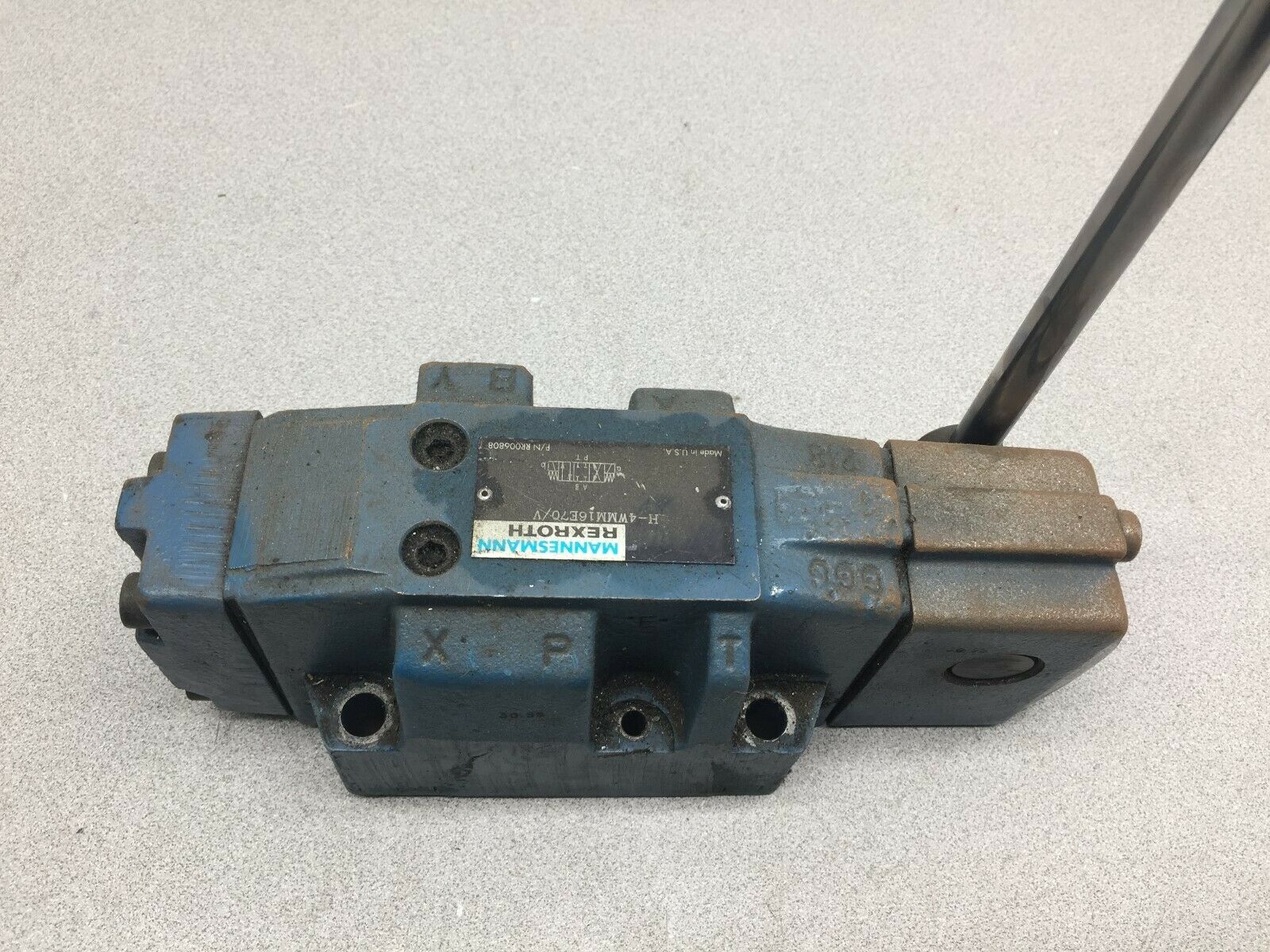 USED REXROTH MANUAL CONTROL VALVE H-4WMM16E70/V