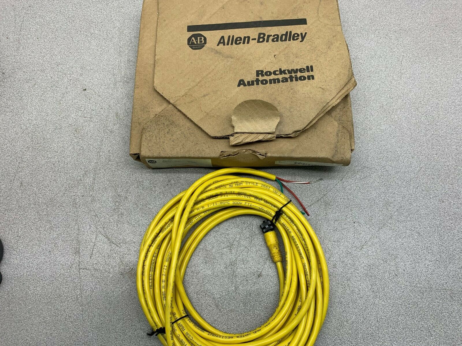 NEW IN BOX ALLEN BRADLEY CORDSET 889R-F3AEA-10