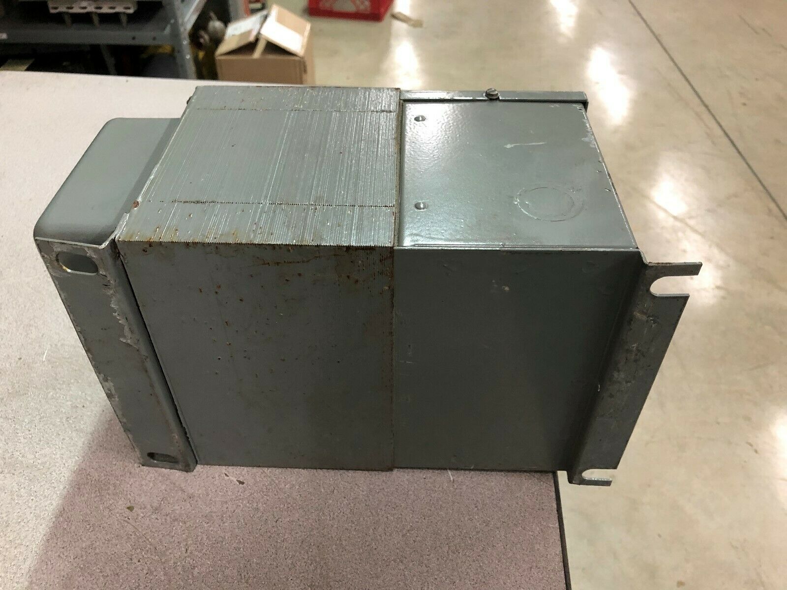 NEW NO BOX SQUARE D 2.0 KVA 480/240 VAC PRI 240/120 VAC SEC TYPE S DRY TYPE TRAN