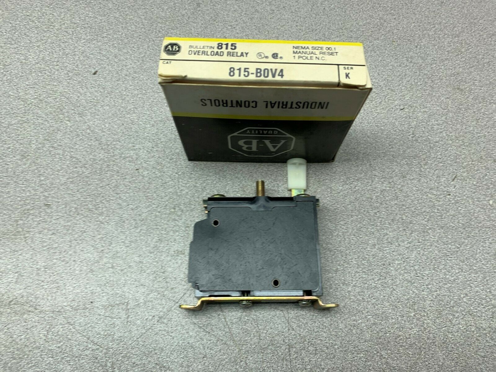 NEW IN BOX ALLEN BRADLEY RELAY 815-B0V4 SERIES K