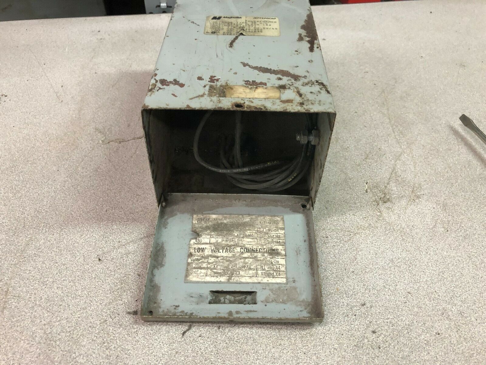 NEW NO BOX MAGNETEK 1 KVA 1PH 240/480V PRI 120/240V SEC TRANSFORMER 211-071