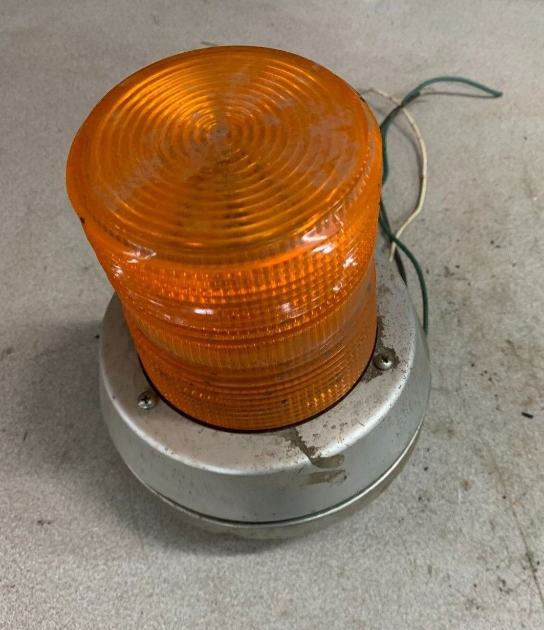 USED EDWARDS ADAPTABEACON 120V AMBER VISUAL SIGNALING APPLIANCE LIGHT 51A-N5-40W